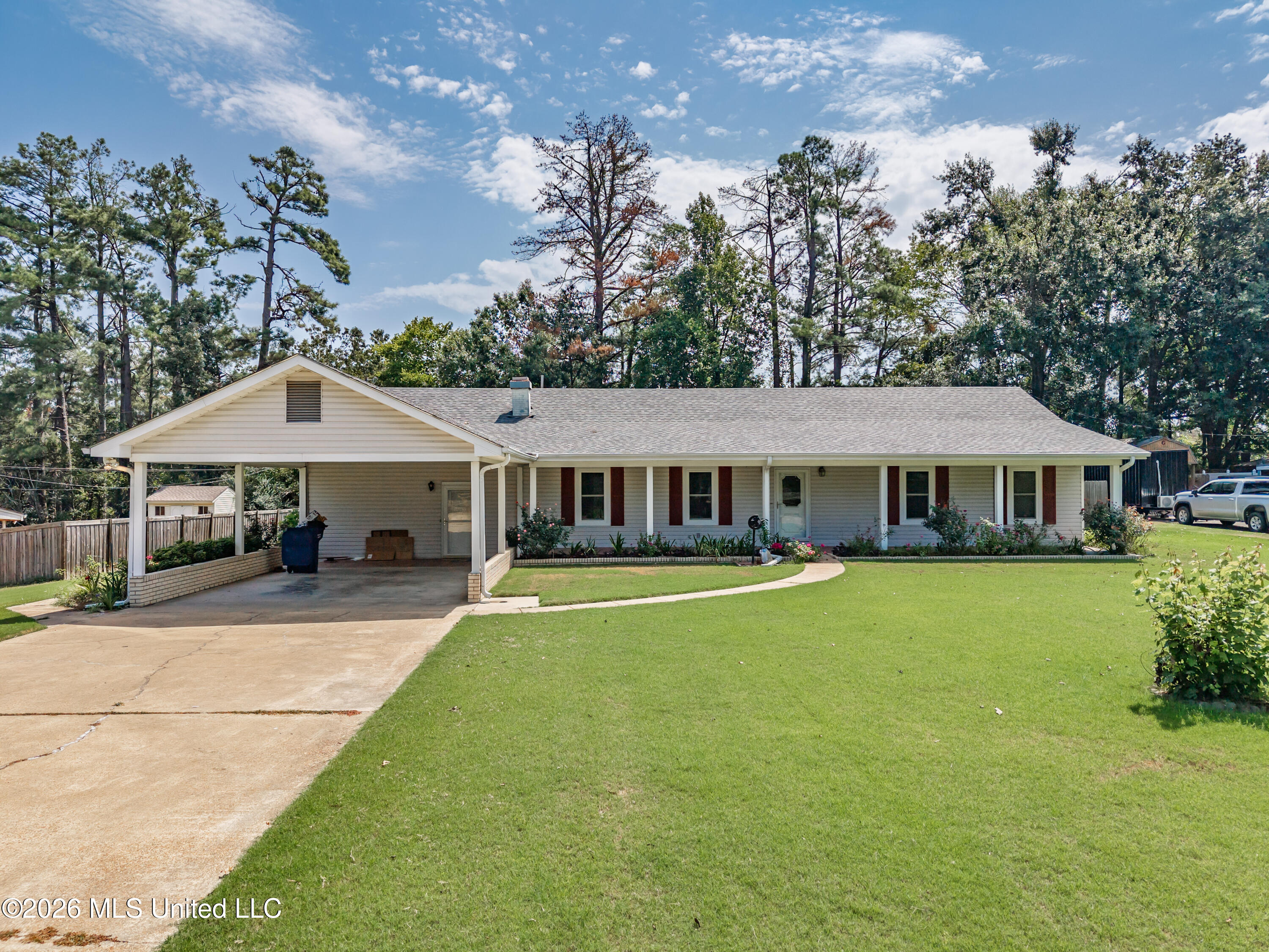 147 Hemlock Road Property Photo 3