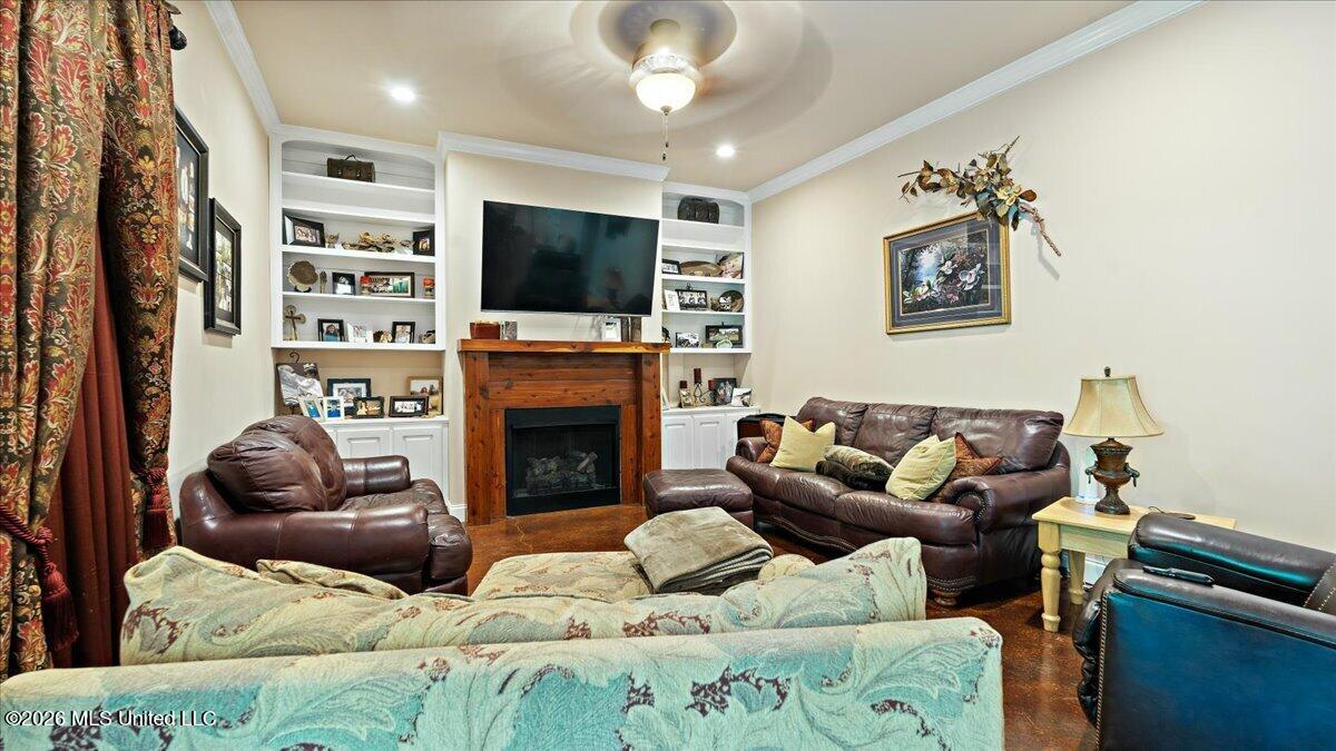 1907 Robinson Road Property Photo 5