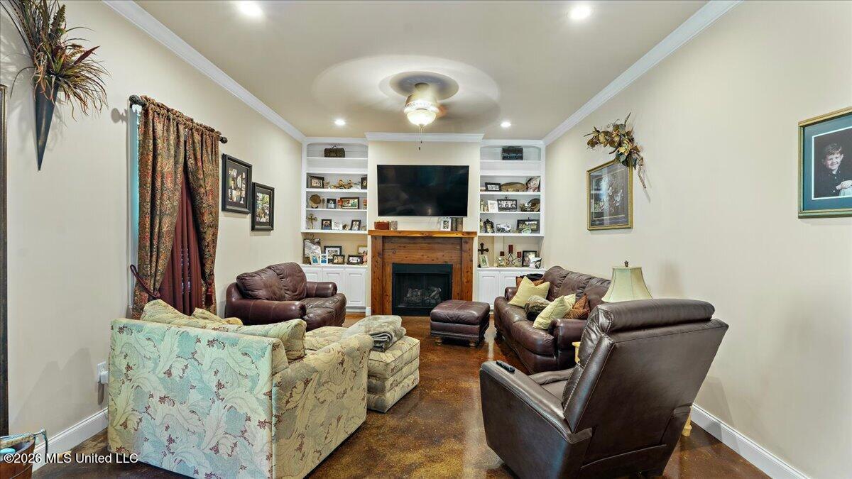 1907 Robinson Road Property Photo 6