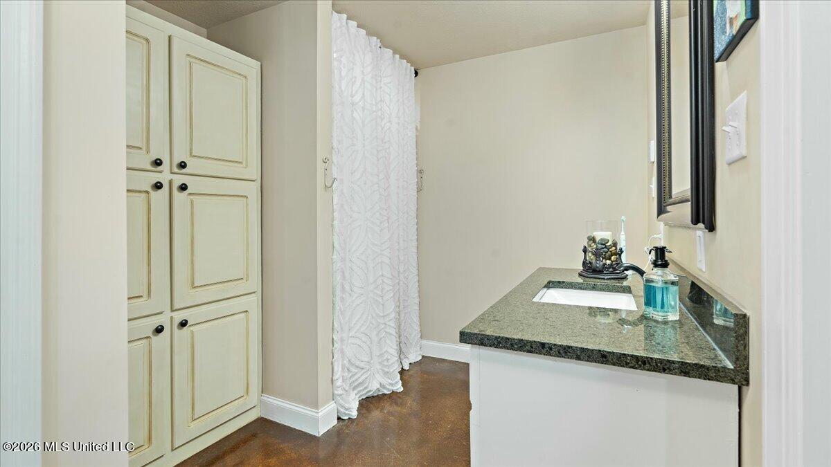 1907 Robinson Road Property Photo 19