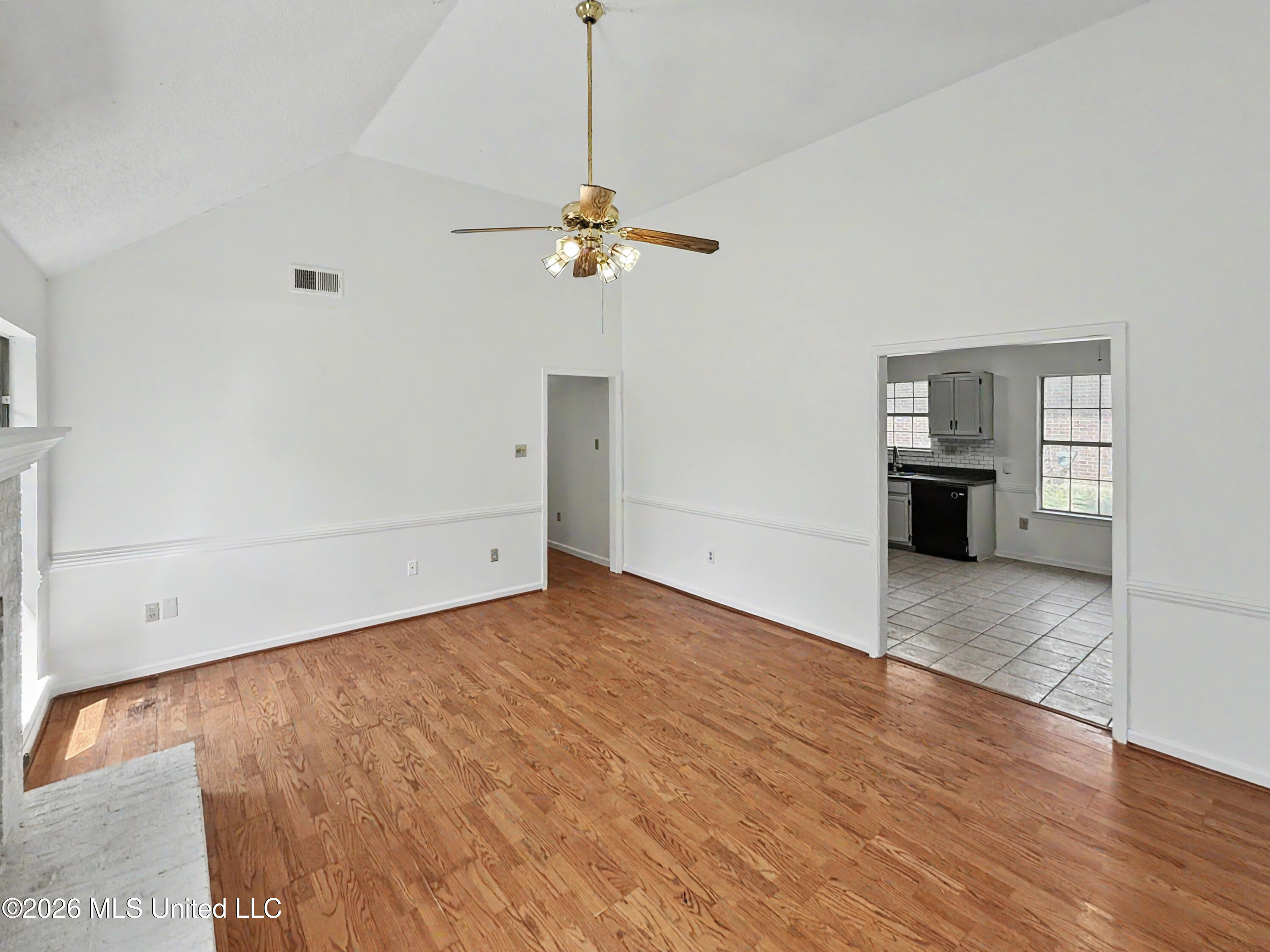 7163 Kimlee Cove Property Photo 3