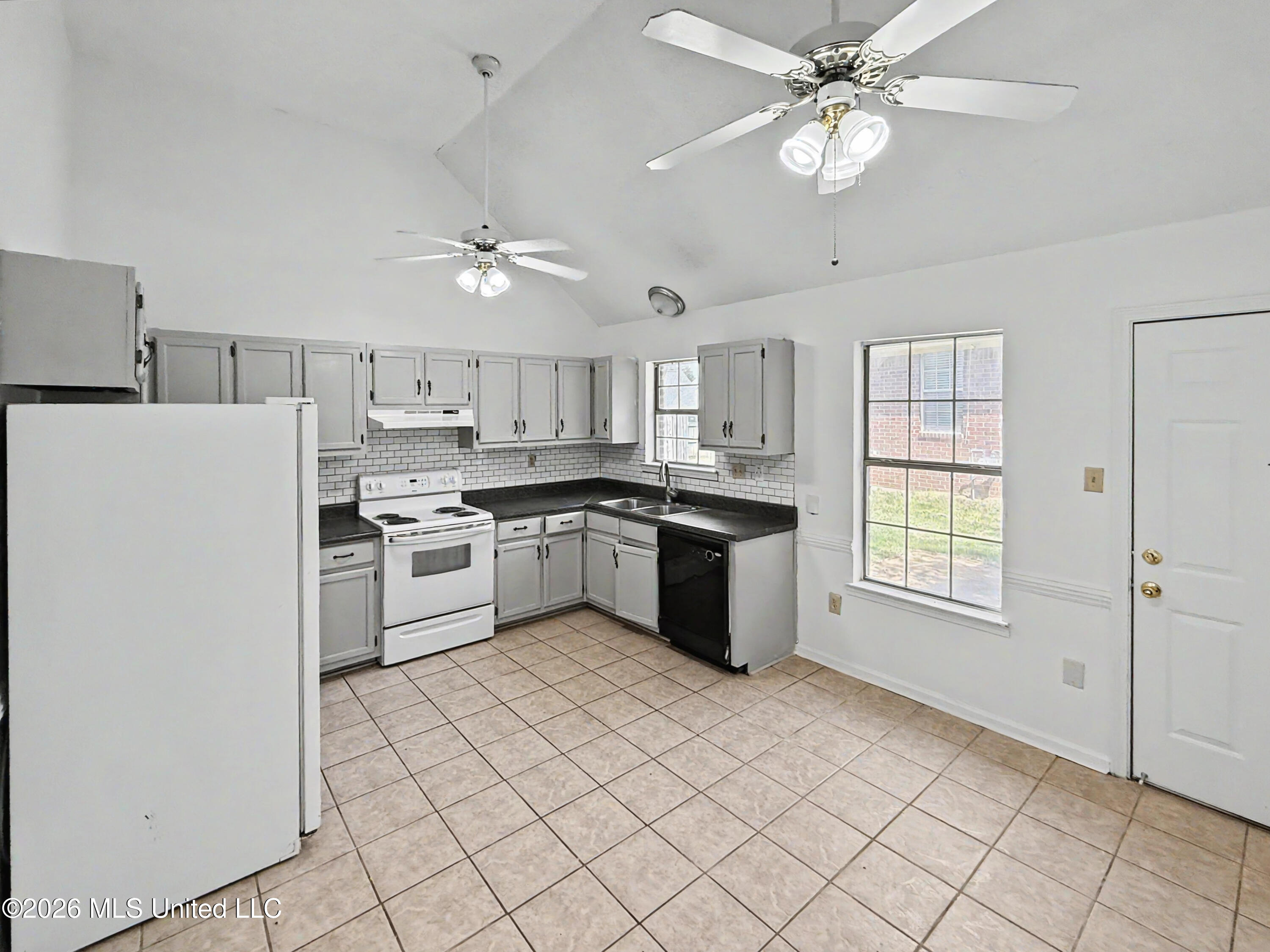 7163 Kimlee Cove Property Photo 5