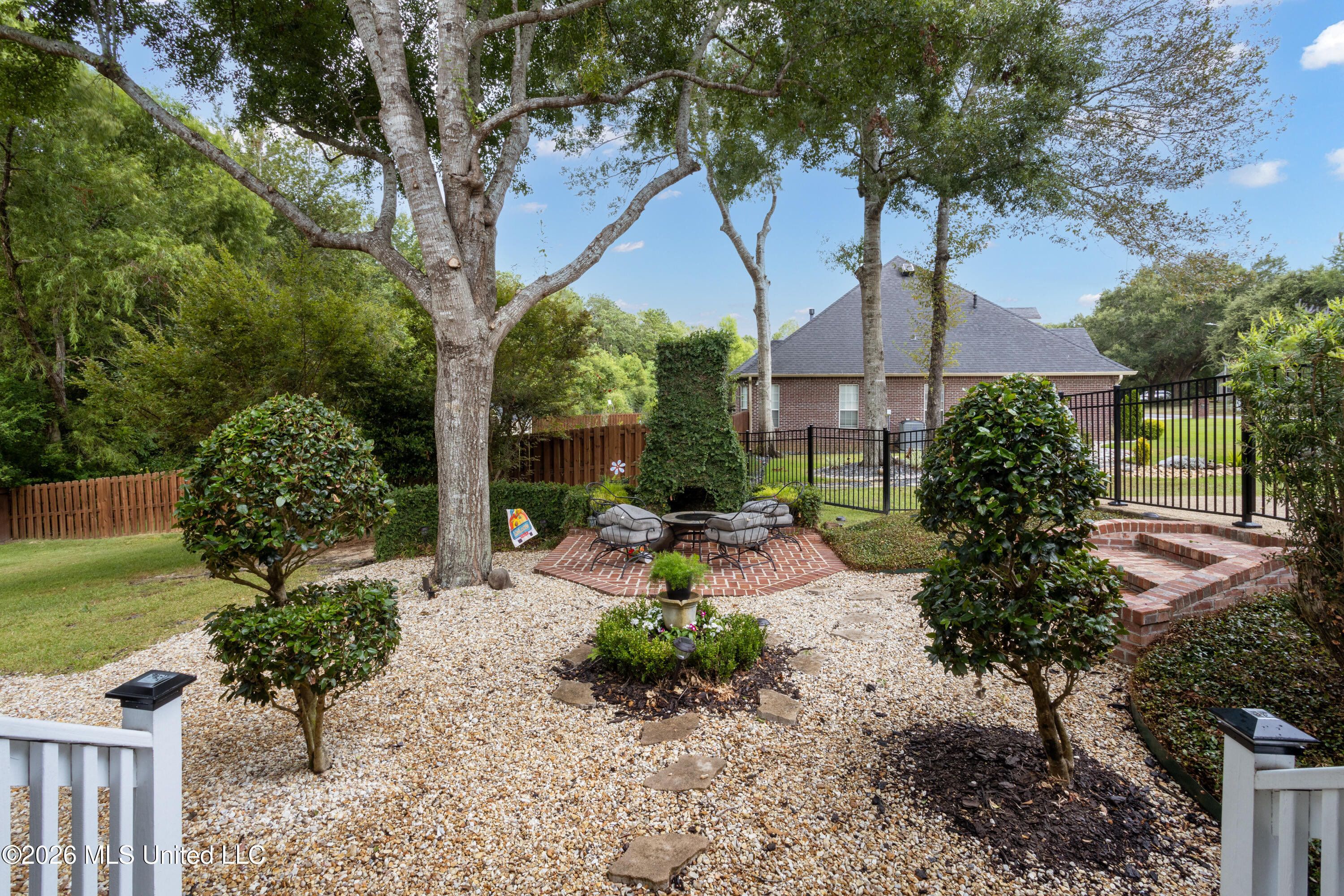 7820 Rushing Oaks Drive Property Photo 44