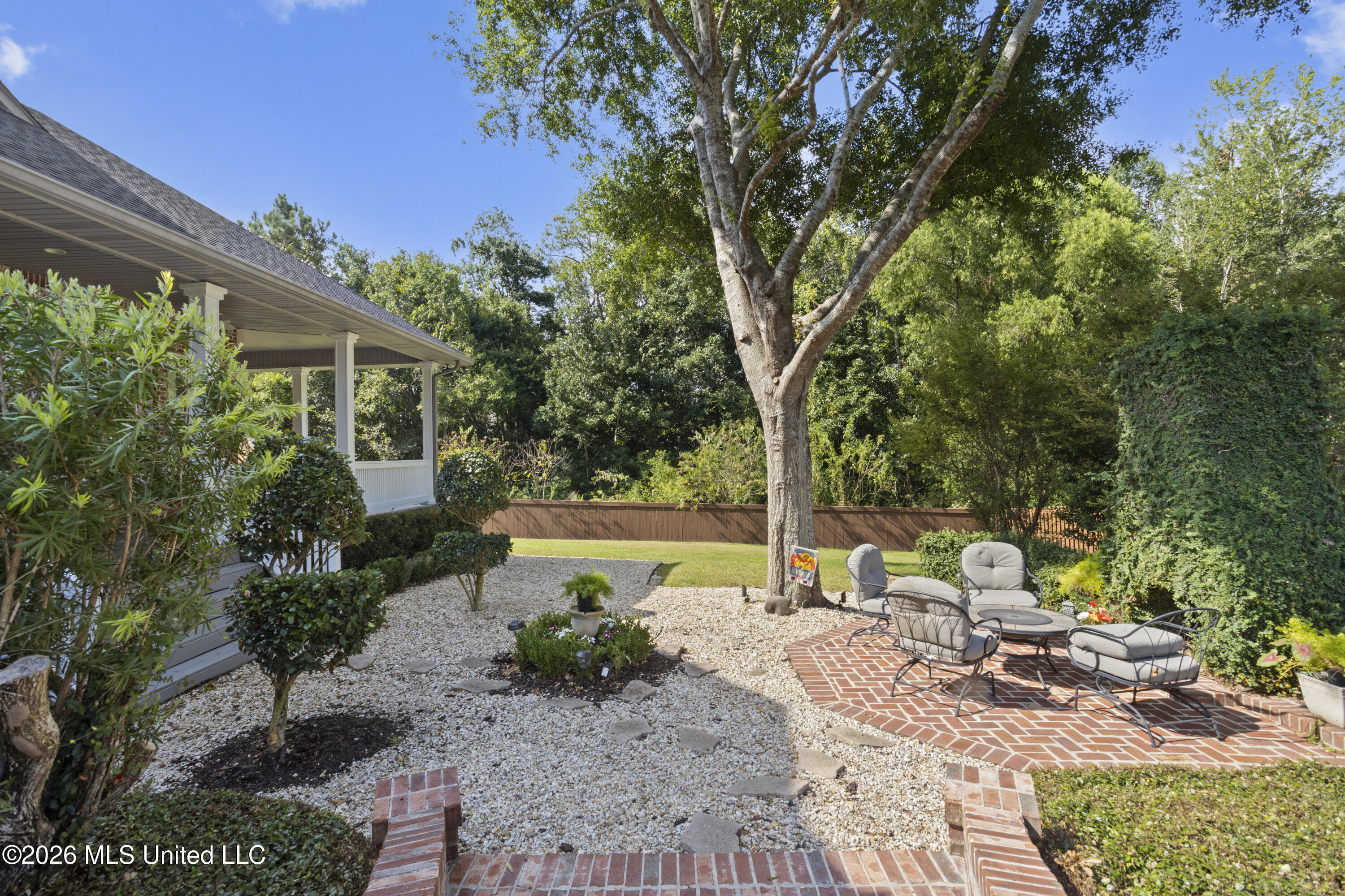 7820 Rushing Oaks Drive Property Photo 110
