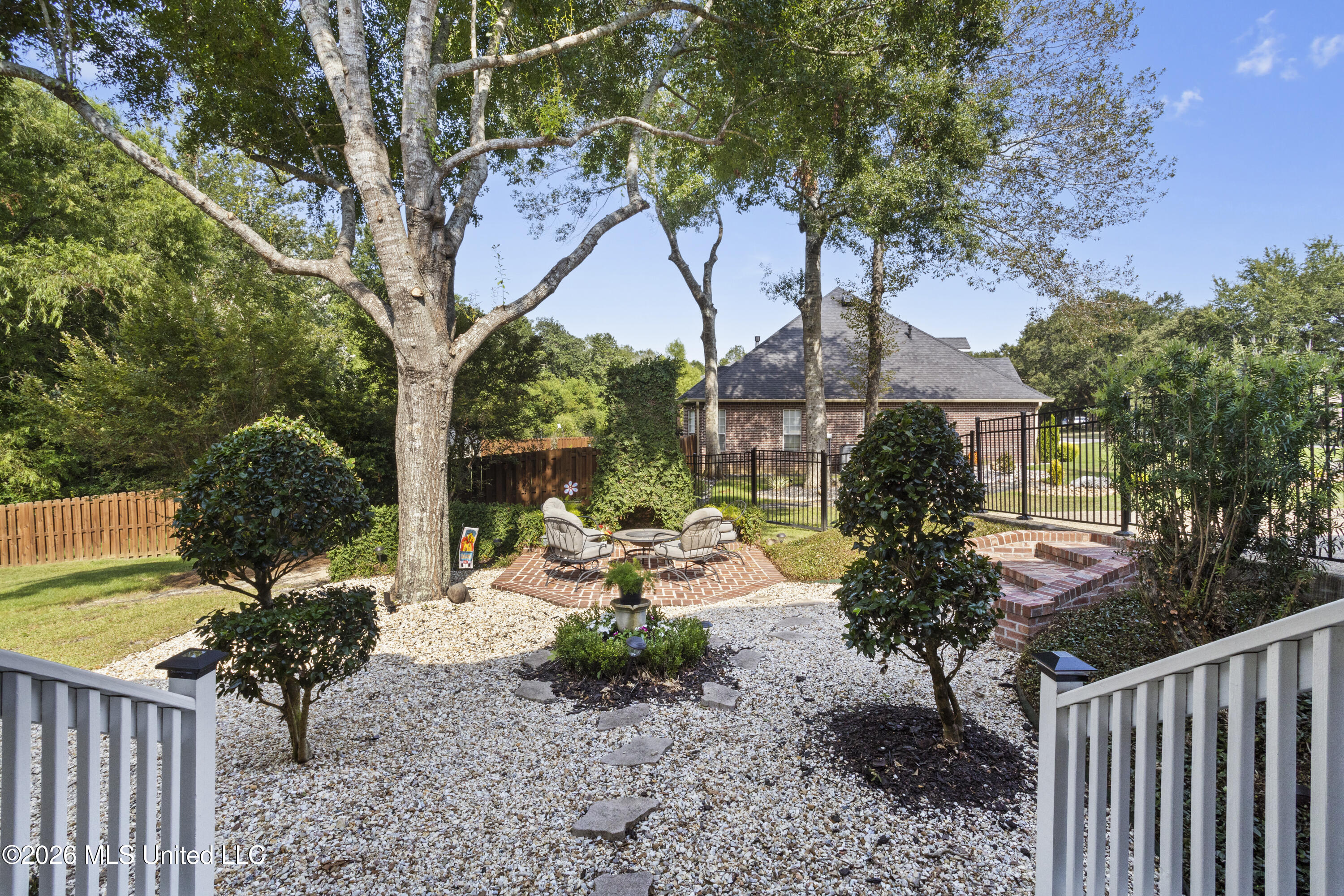 7820 Rushing Oaks Drive Property Photo 112