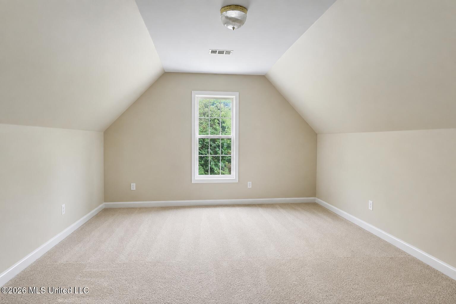 2582 Hampton Lane Property Photo 9