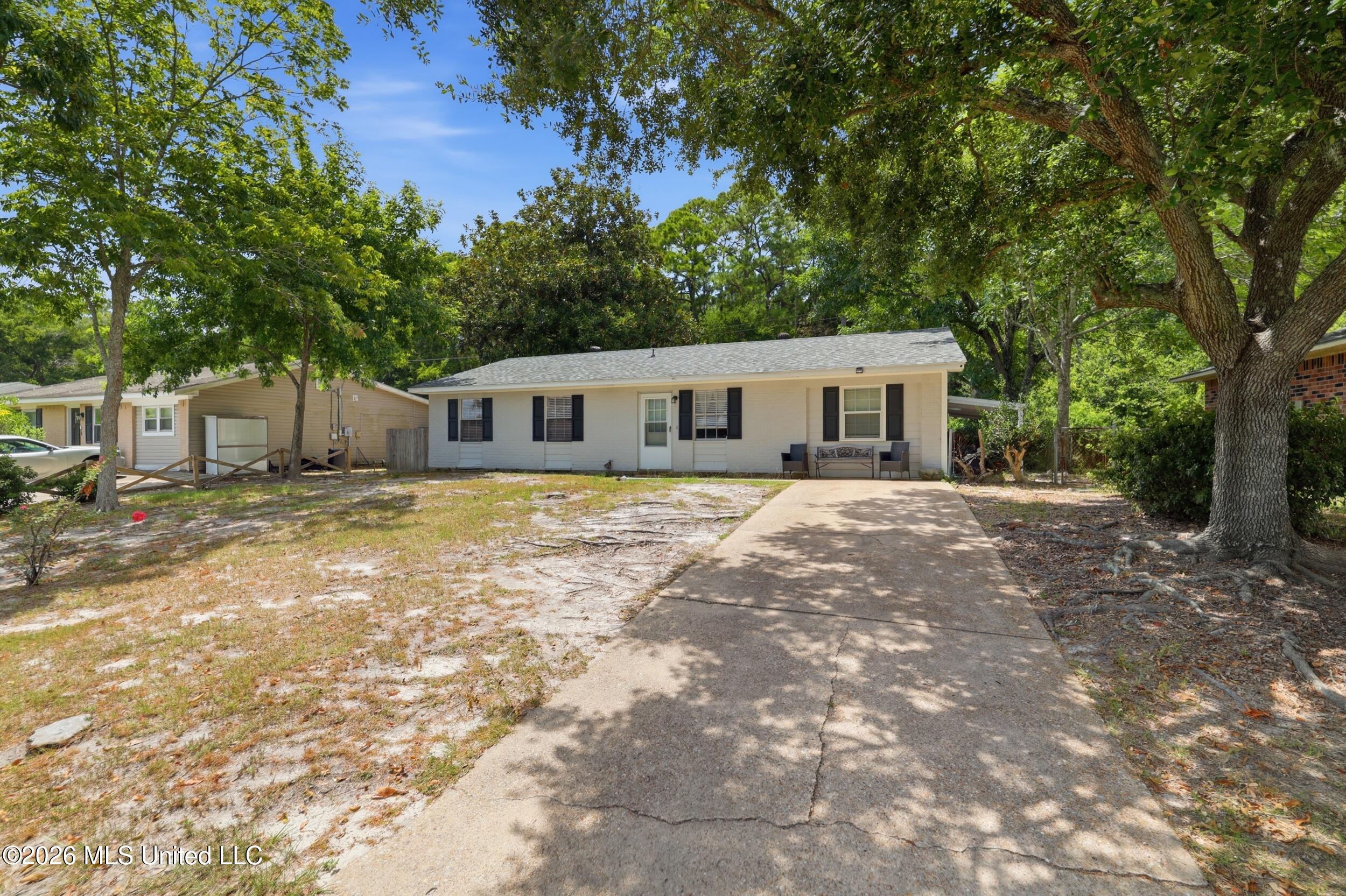 32 Yorkshire Parkway Property Photo 2