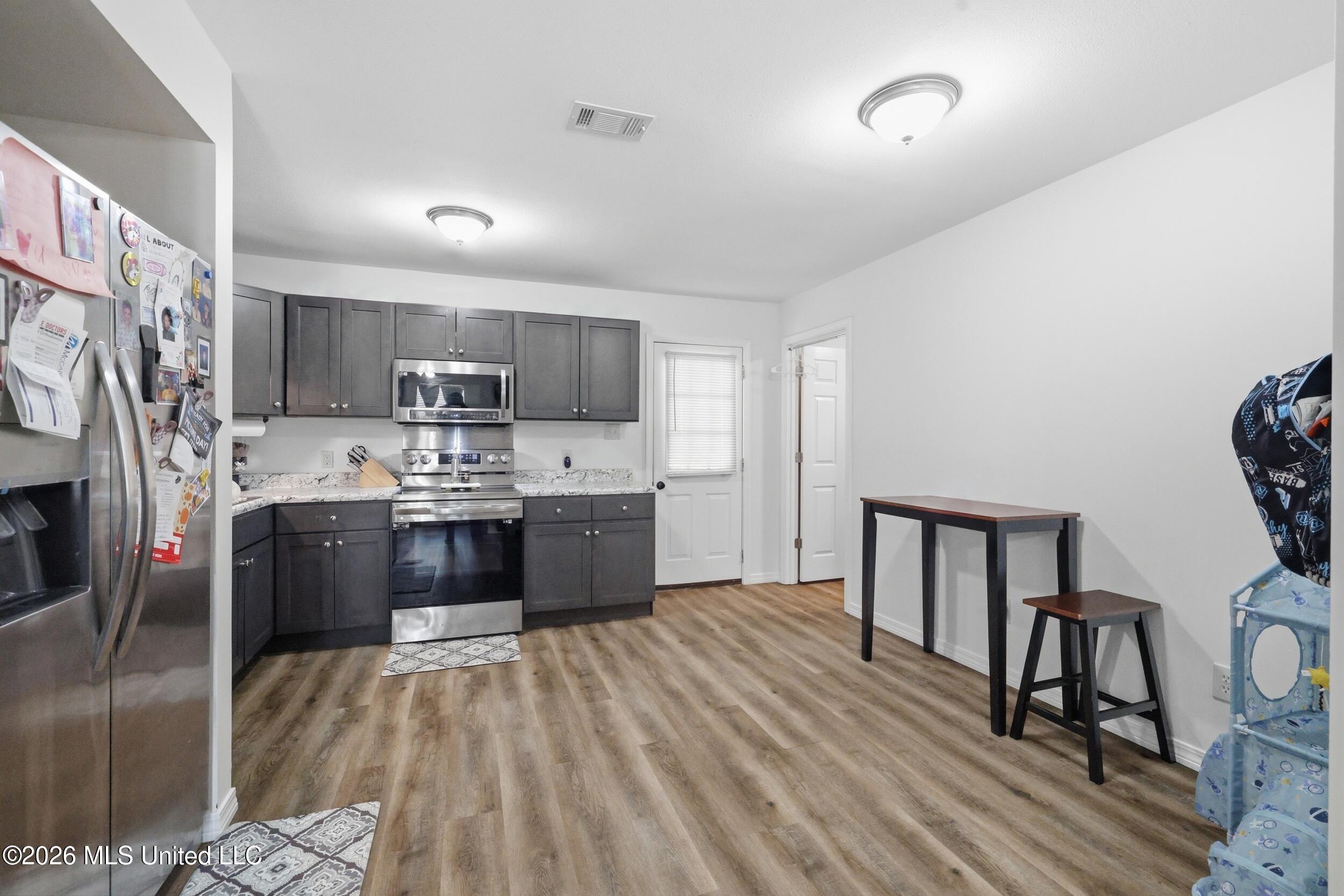 32 Yorkshire Parkway Property Photo 10