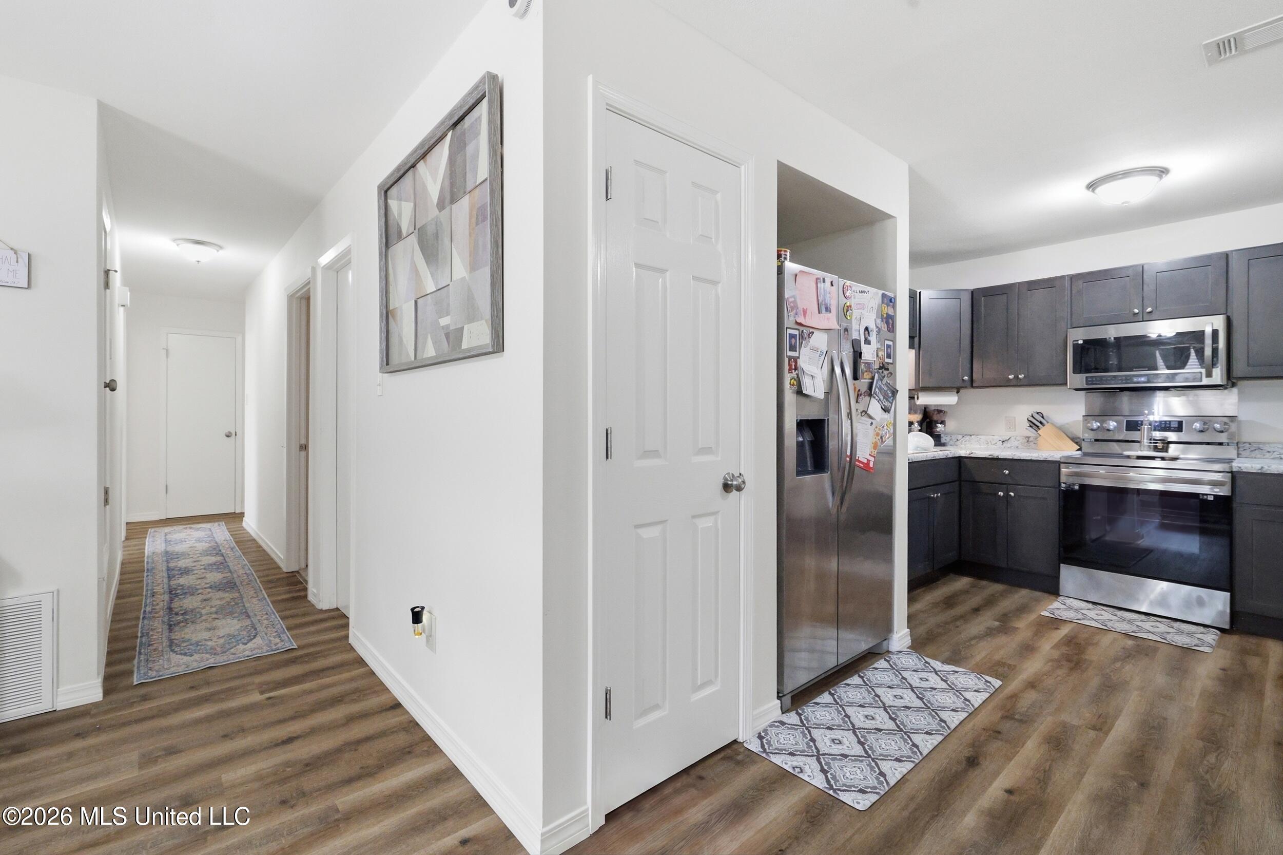 32 Yorkshire Parkway Property Photo 11