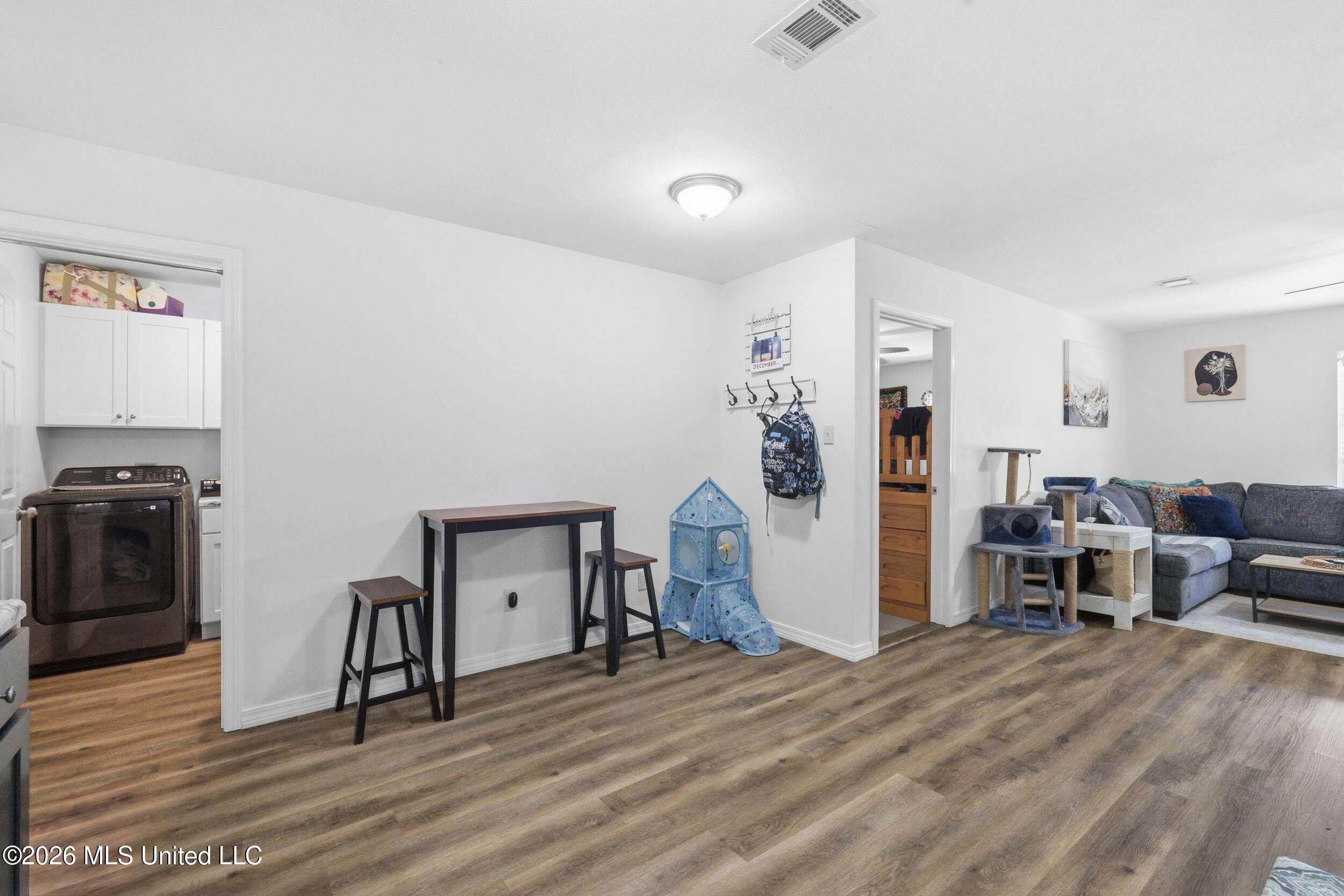 32 Yorkshire Parkway Property Photo 13