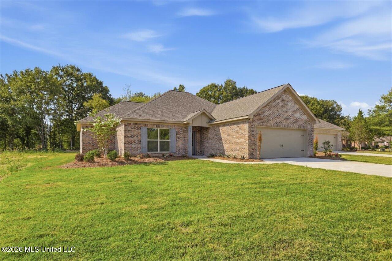 113 Newport Drive Property Photo 2