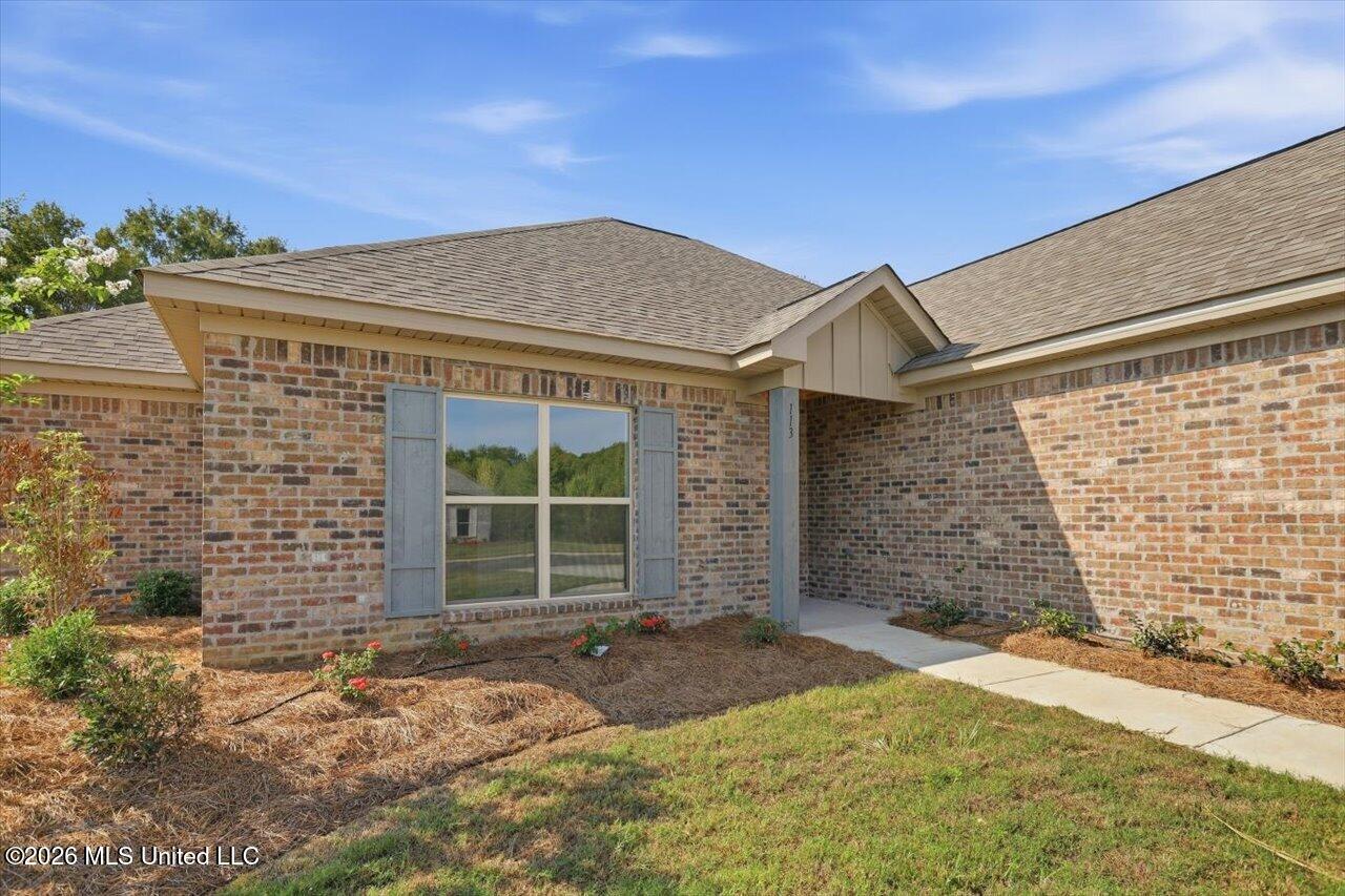 113 Newport Drive Property Photo 3