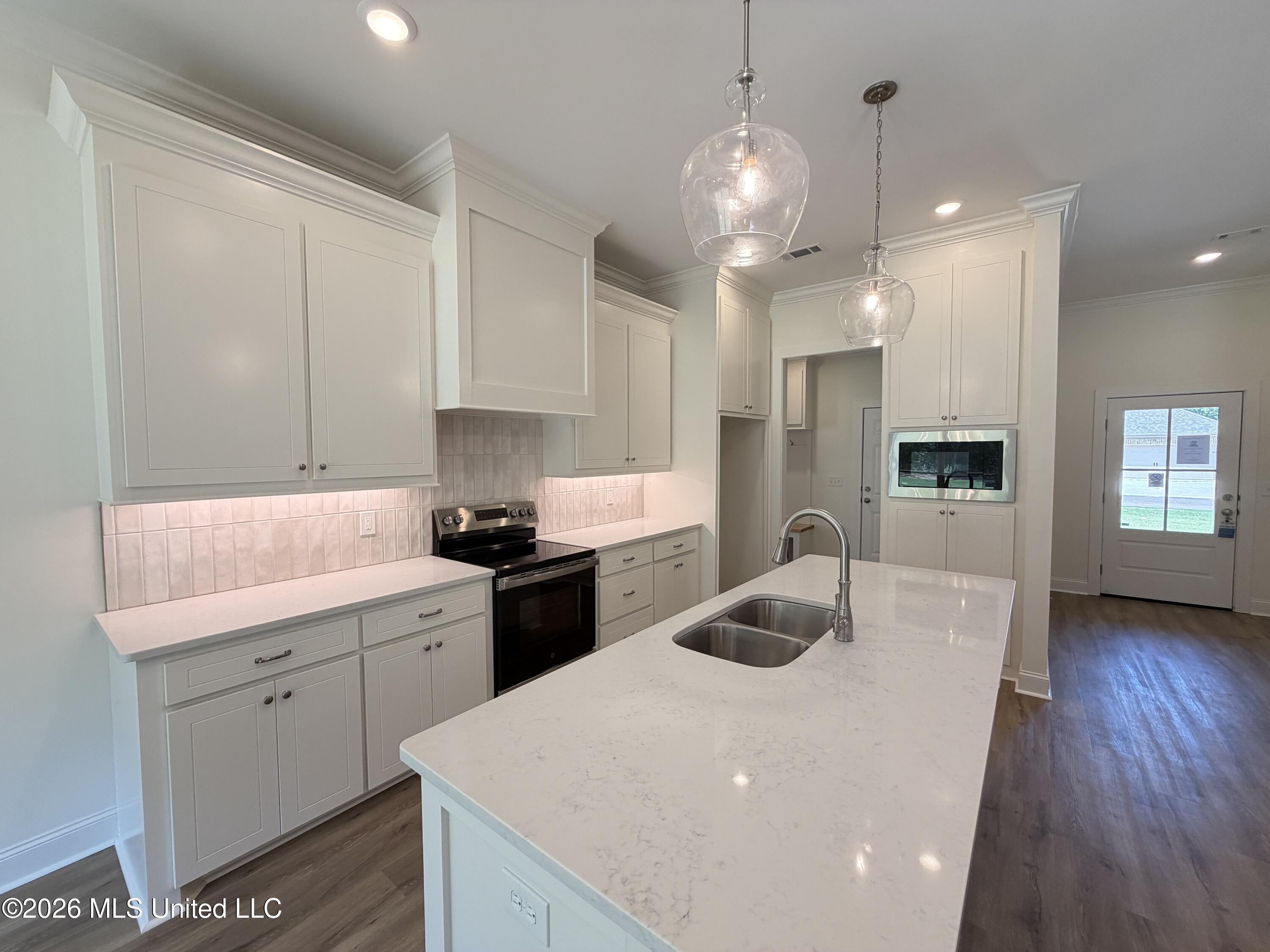 113 Newport Drive Property Photo 6