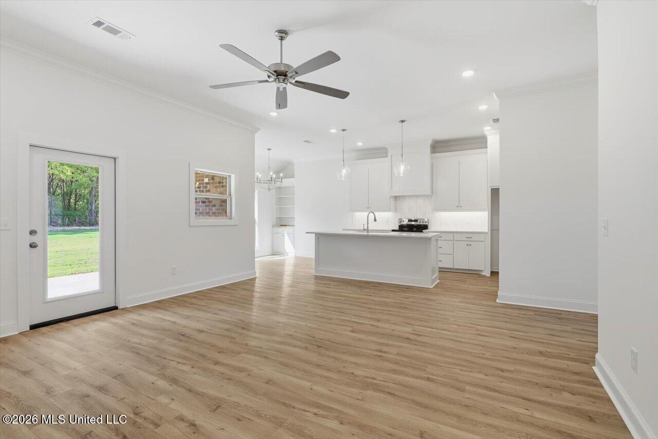 113 Newport Drive Property Photo 6