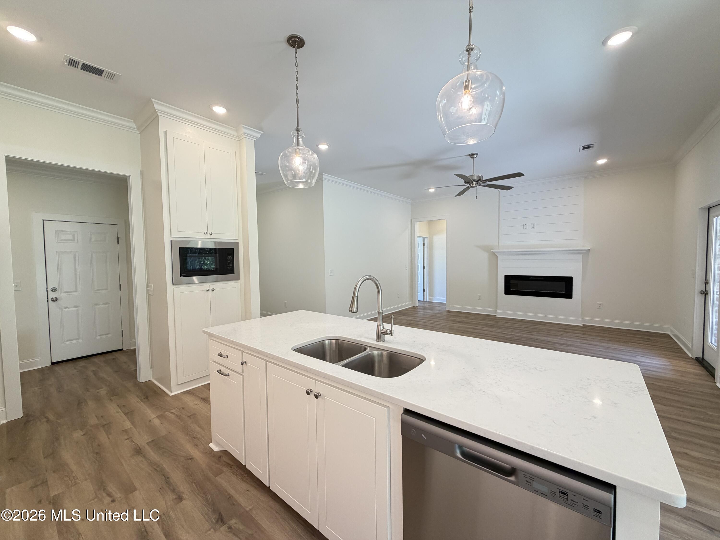 113 Newport Drive Property Photo 8