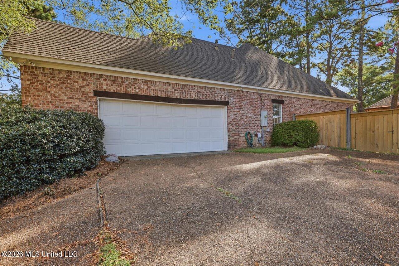 143 Whisper Lake Boulevard Property Photo 3