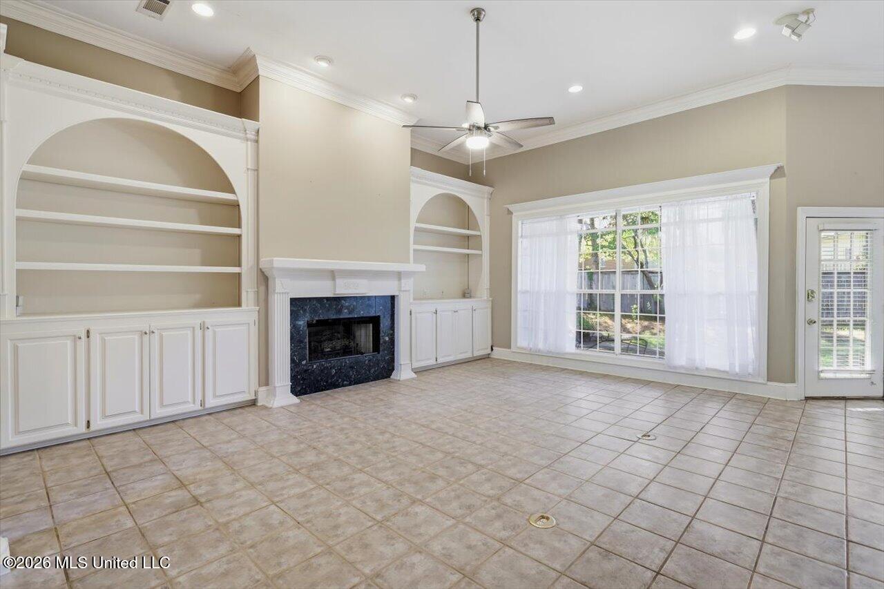 143 Whisper Lake Boulevard Property Photo 6