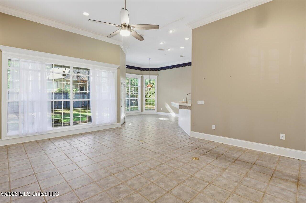 143 Whisper Lake Boulevard Property Photo 8