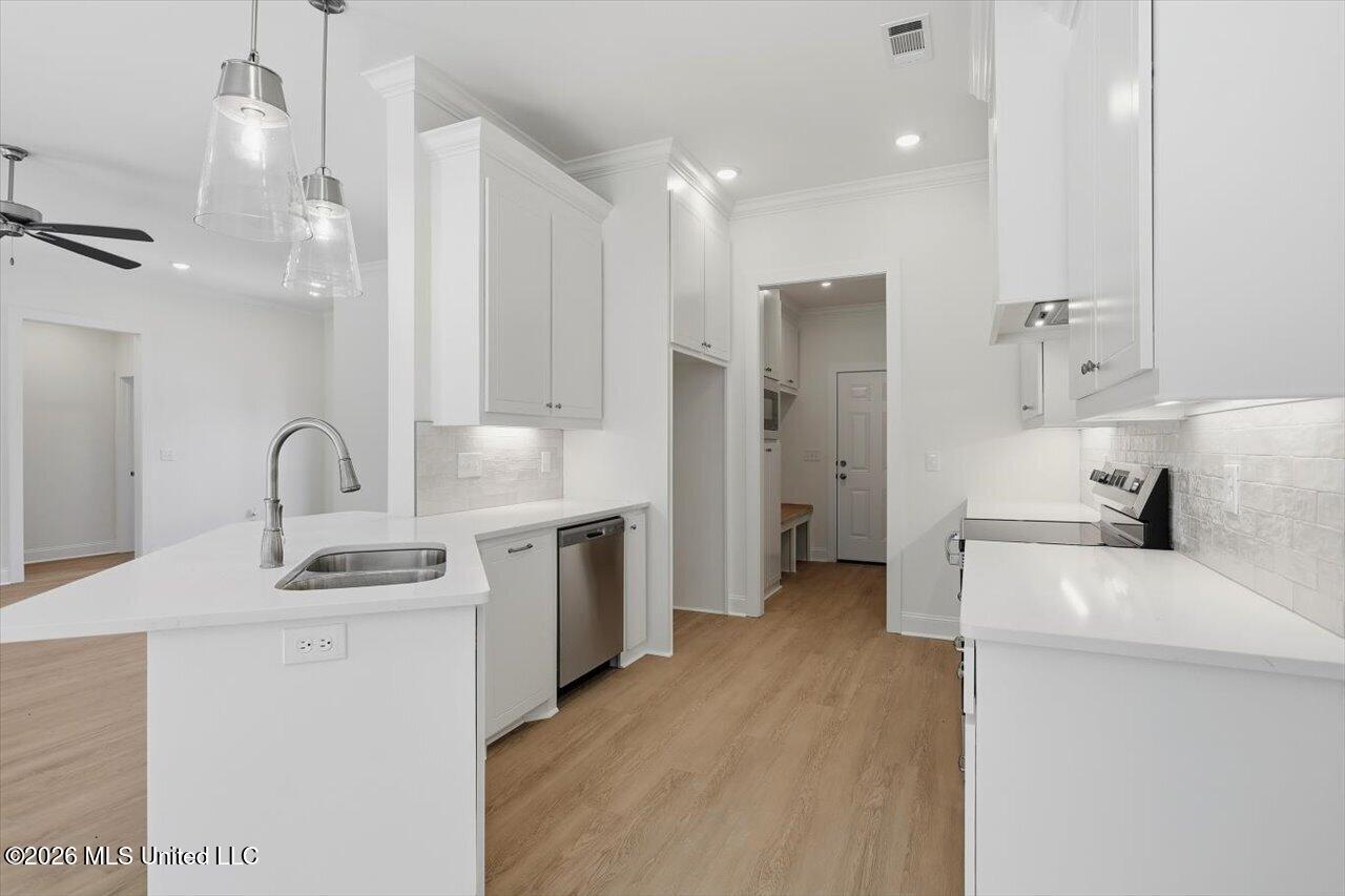 111 Newport Drive Property Photo 7