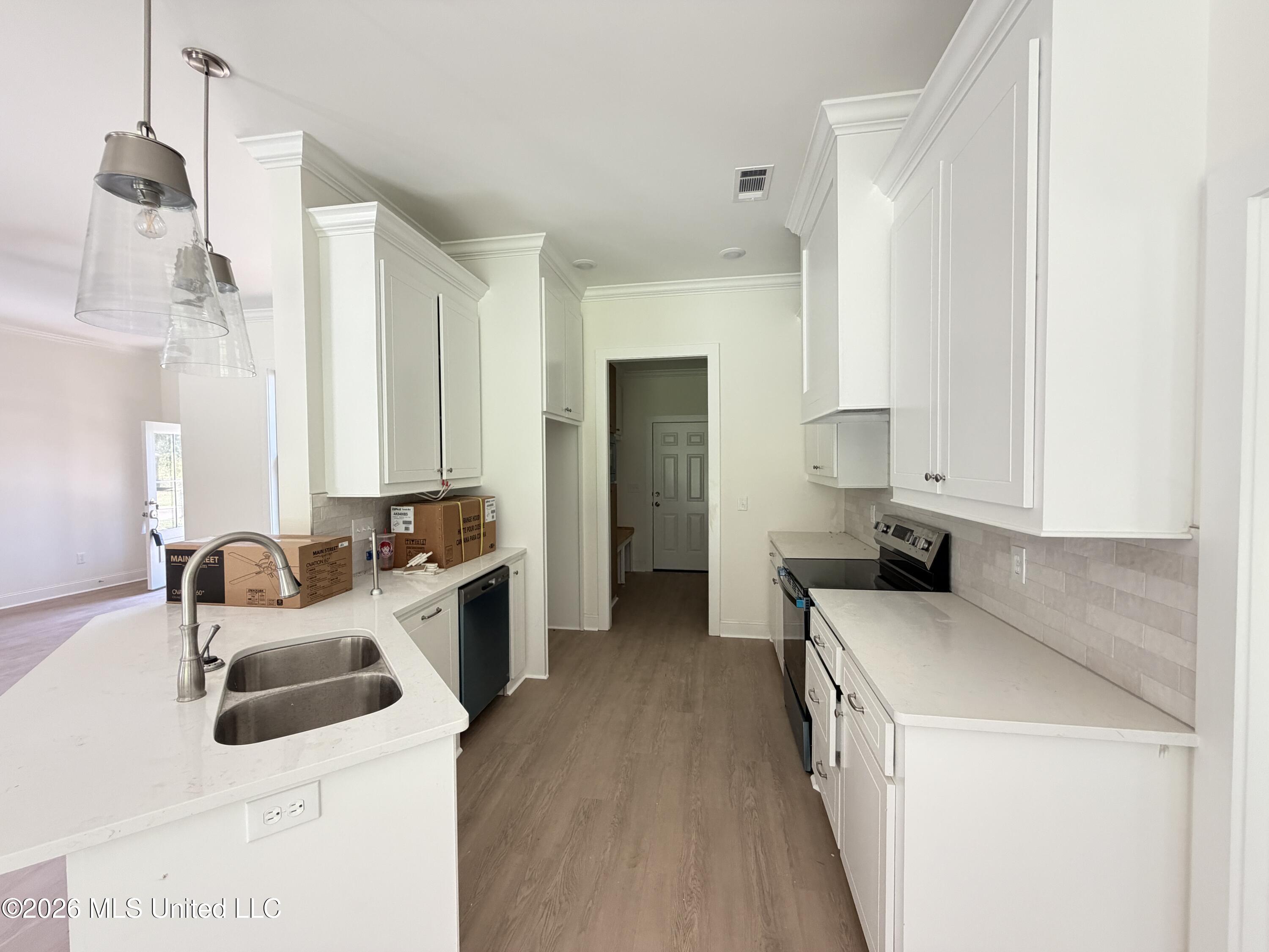 111 Newport Drive Property Photo 10