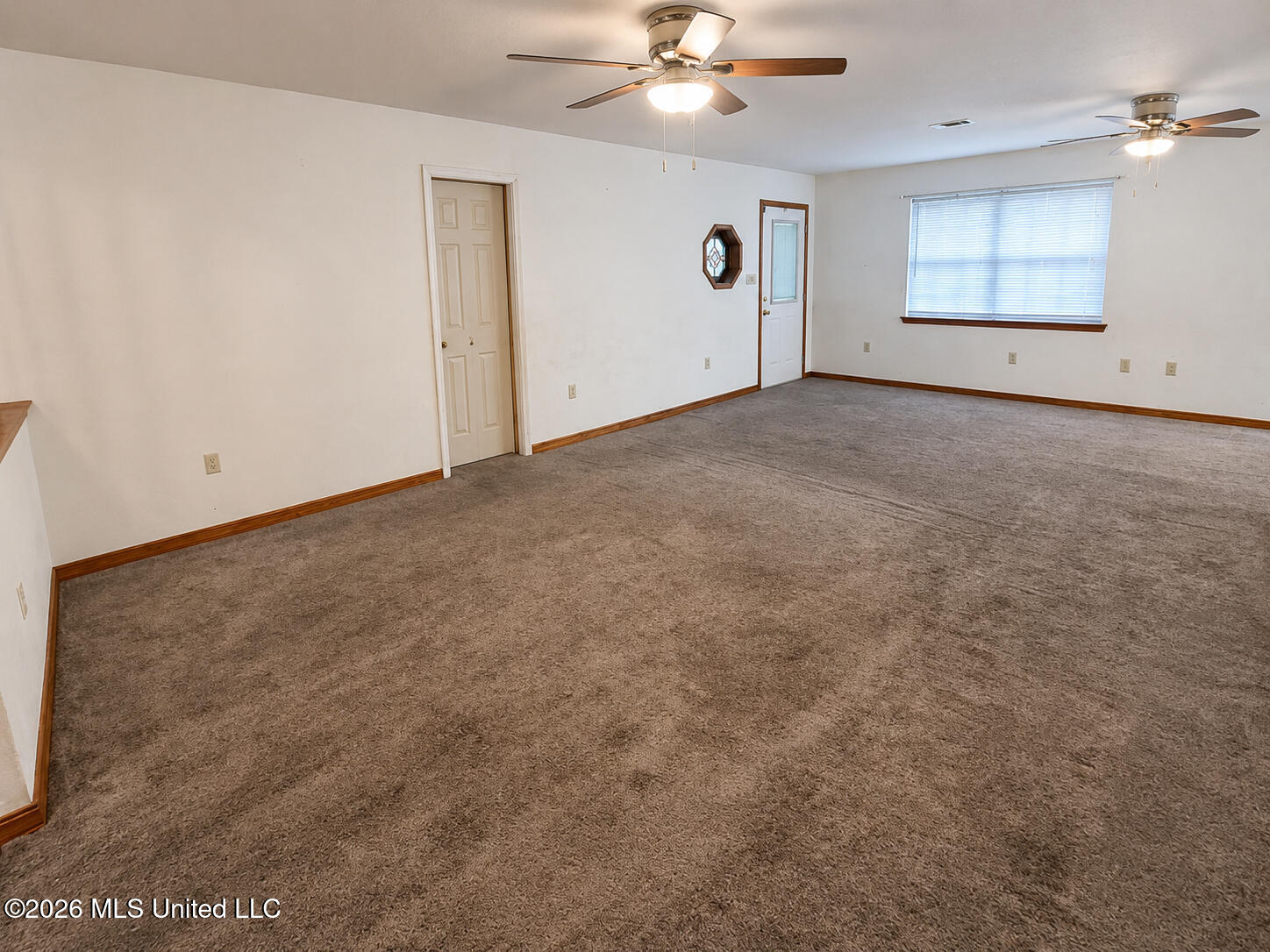 709 Hillcrest Loop Property Photo 4