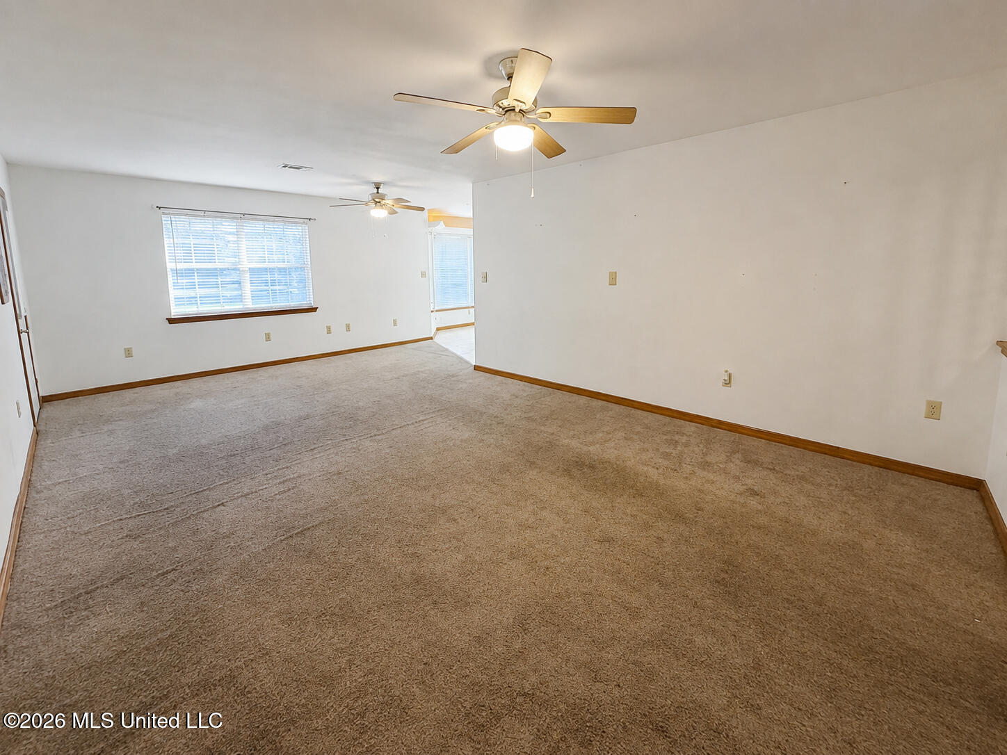 709 Hillcrest Loop Property Photo 5