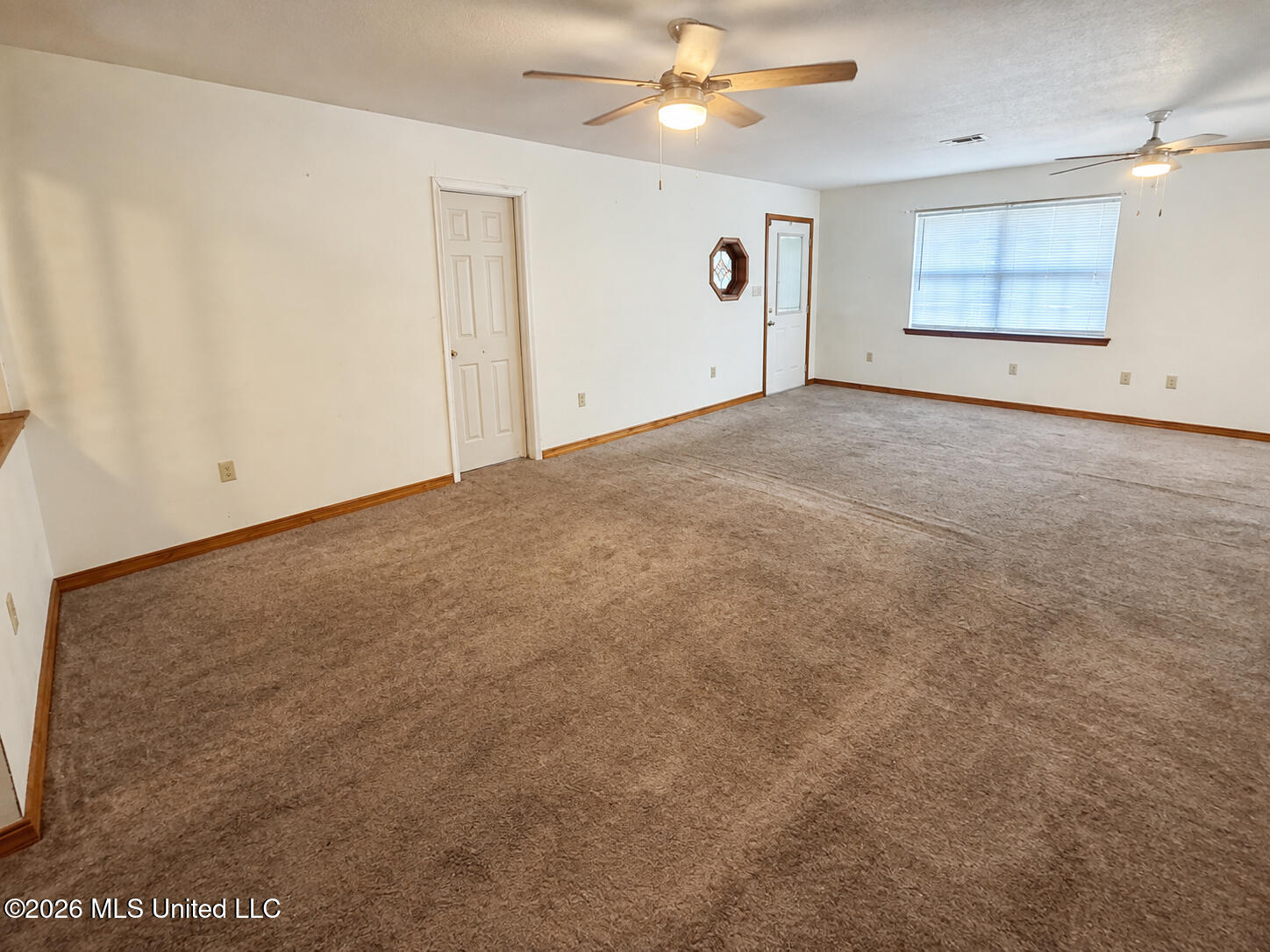 709 Hillcrest Loop Property Photo 6