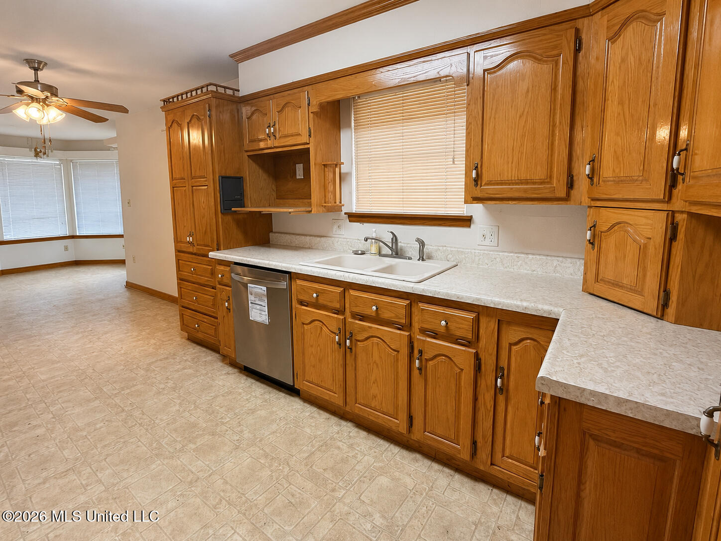 709 Hillcrest Loop Property Photo 8
