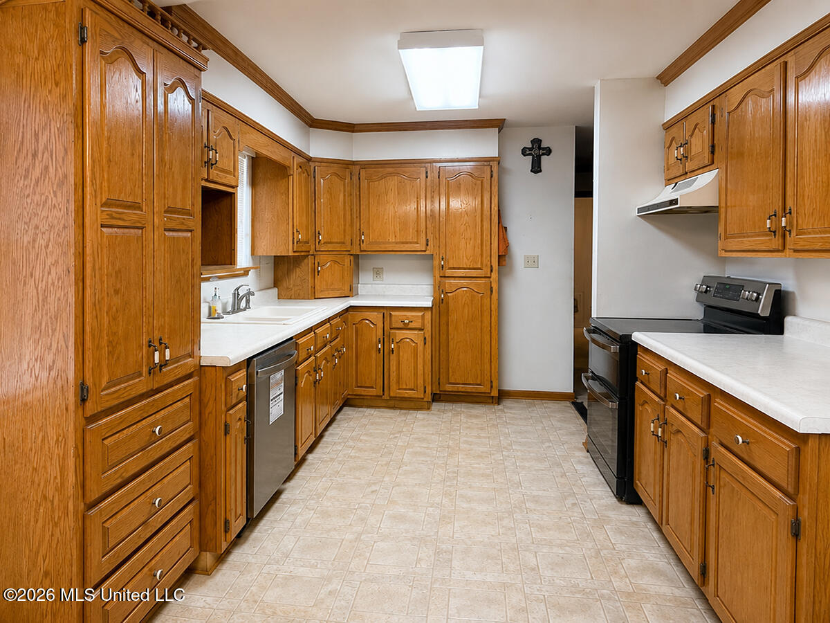709 Hillcrest Loop Property Photo 9