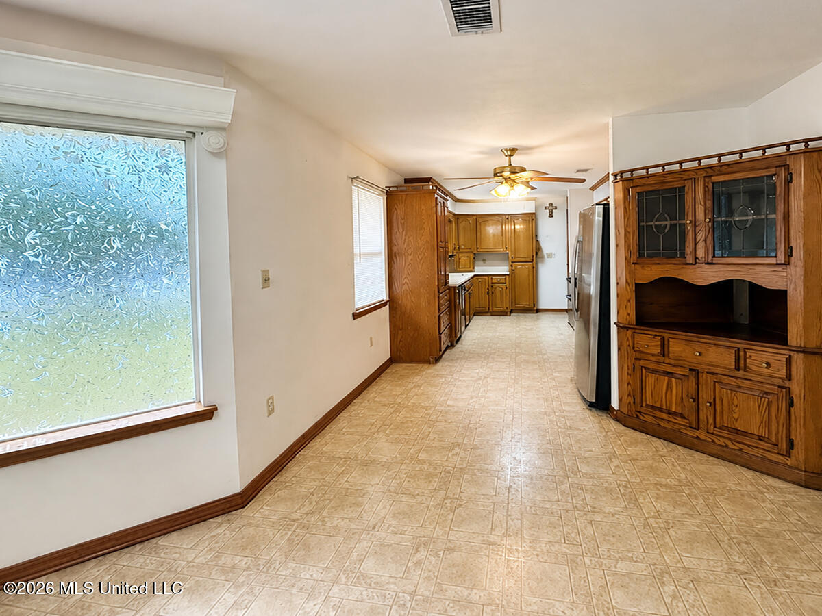 709 Hillcrest Loop Property Photo 11