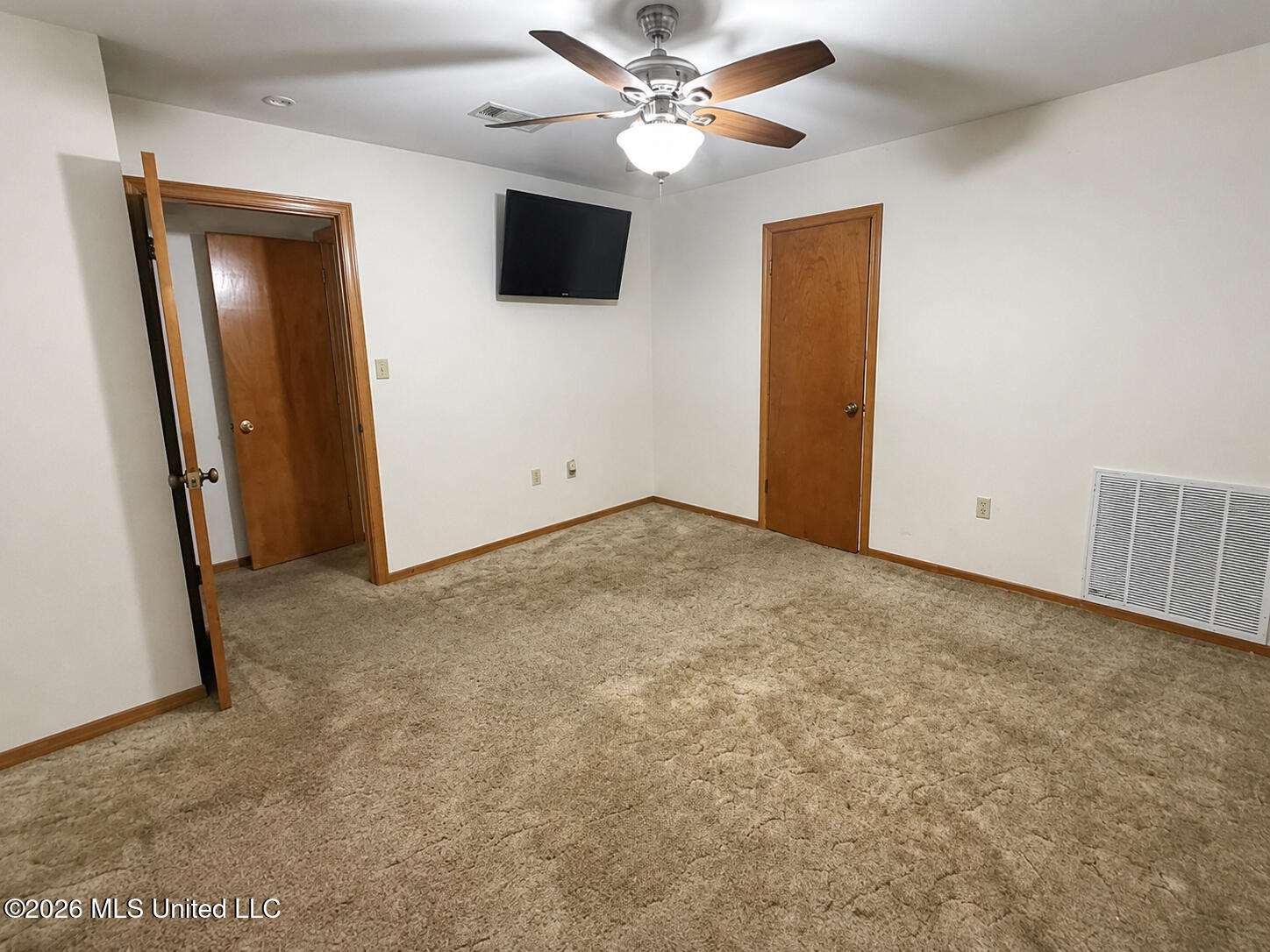 709 Hillcrest Loop Property Photo 14