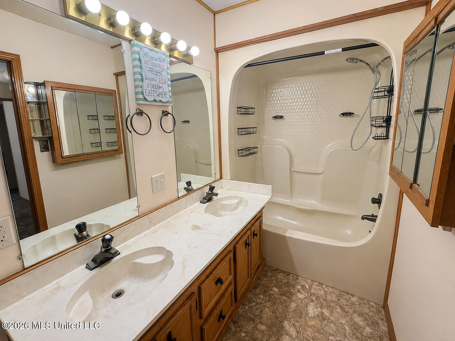 709 Hillcrest Loop Property Photo 18