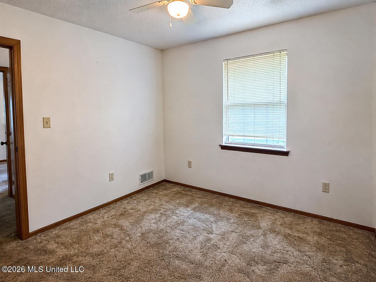 709 Hillcrest Loop Property Photo 20