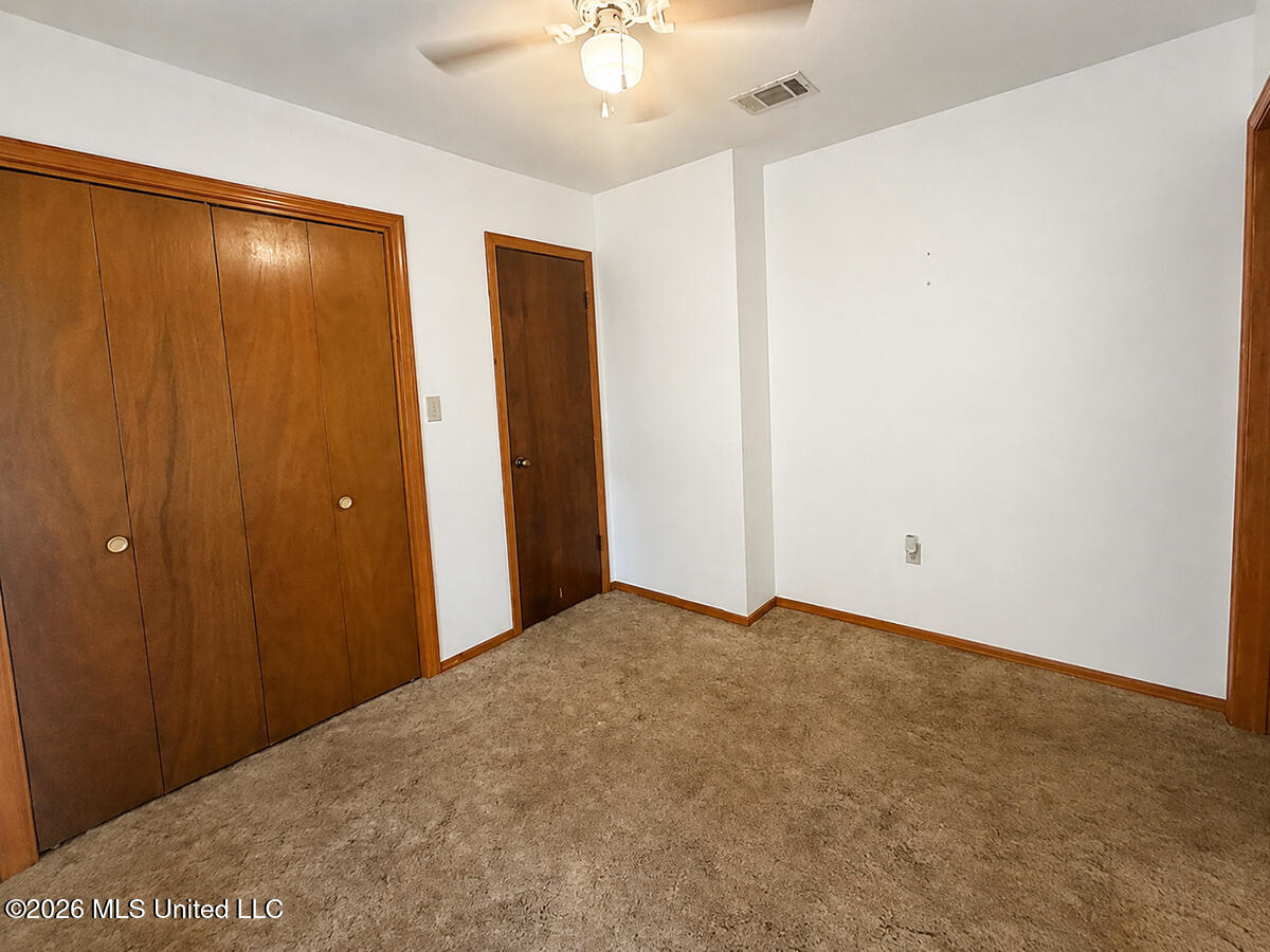 709 Hillcrest Loop Property Photo 21