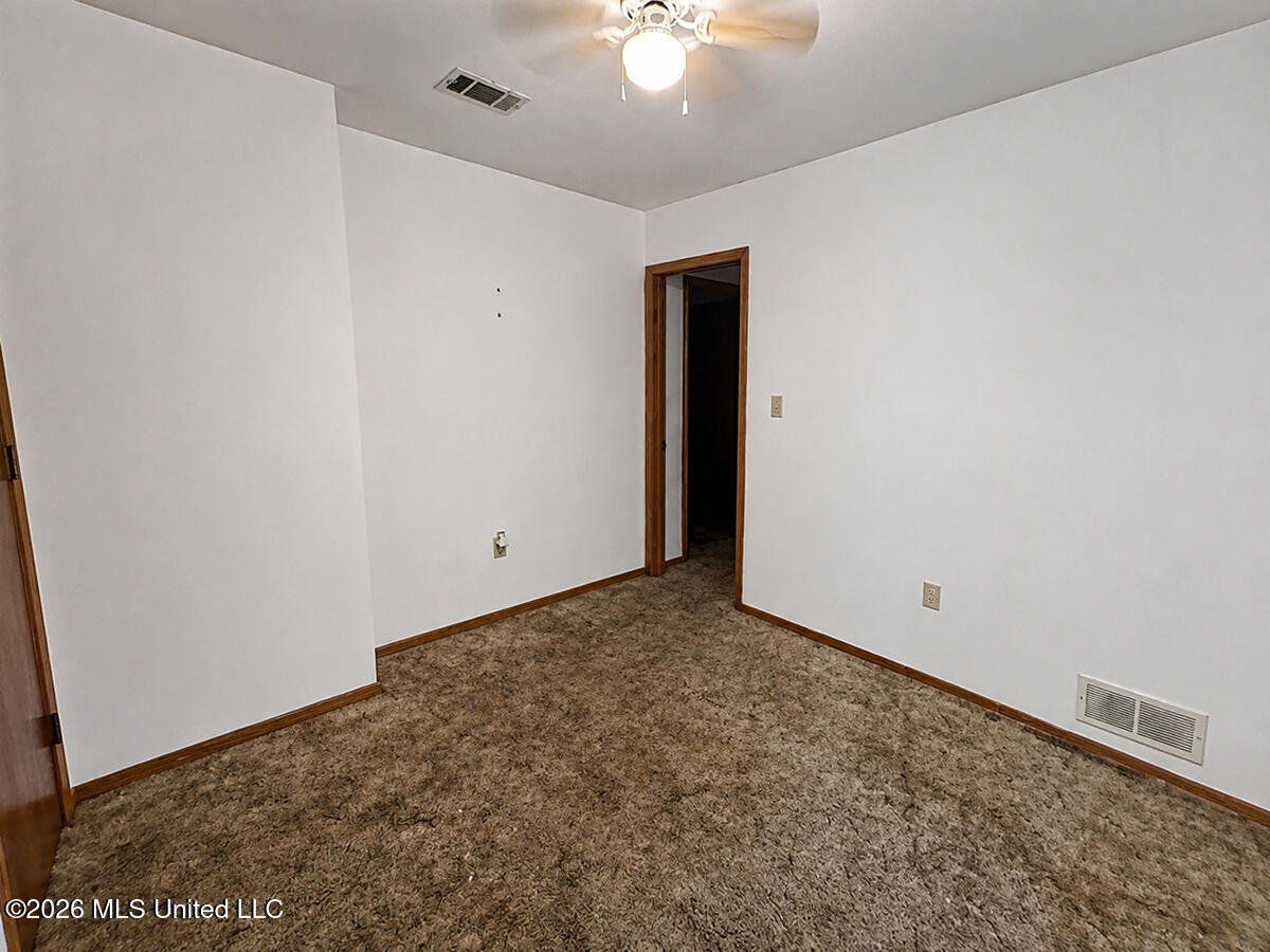 709 Hillcrest Loop Property Photo 22