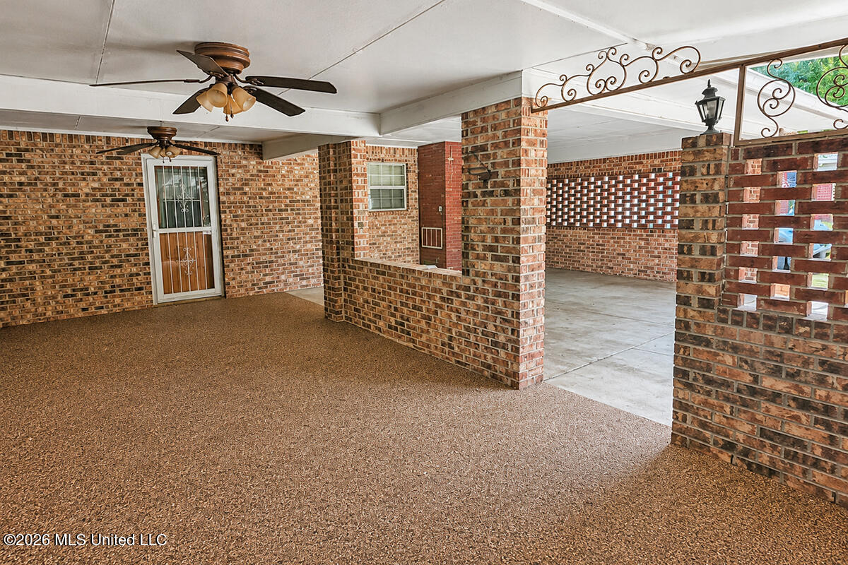 709 Hillcrest Loop Property Photo 29