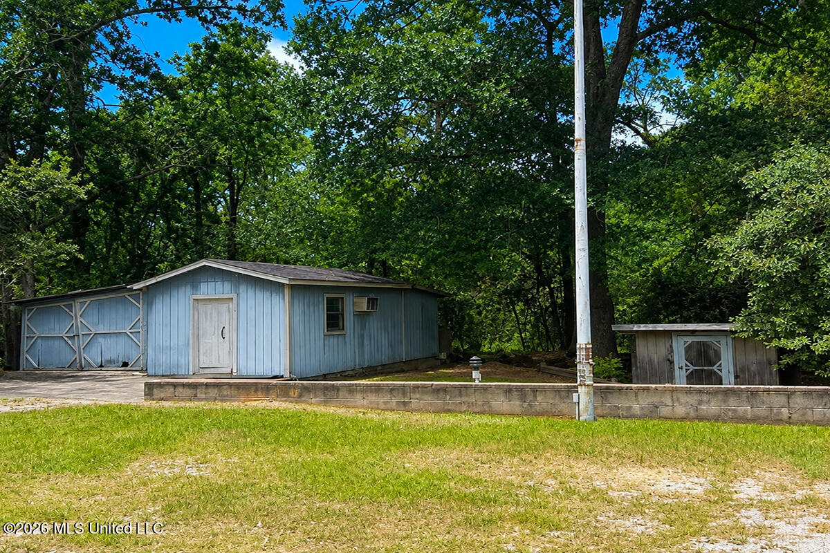 709 Hillcrest Loop Property Photo 30