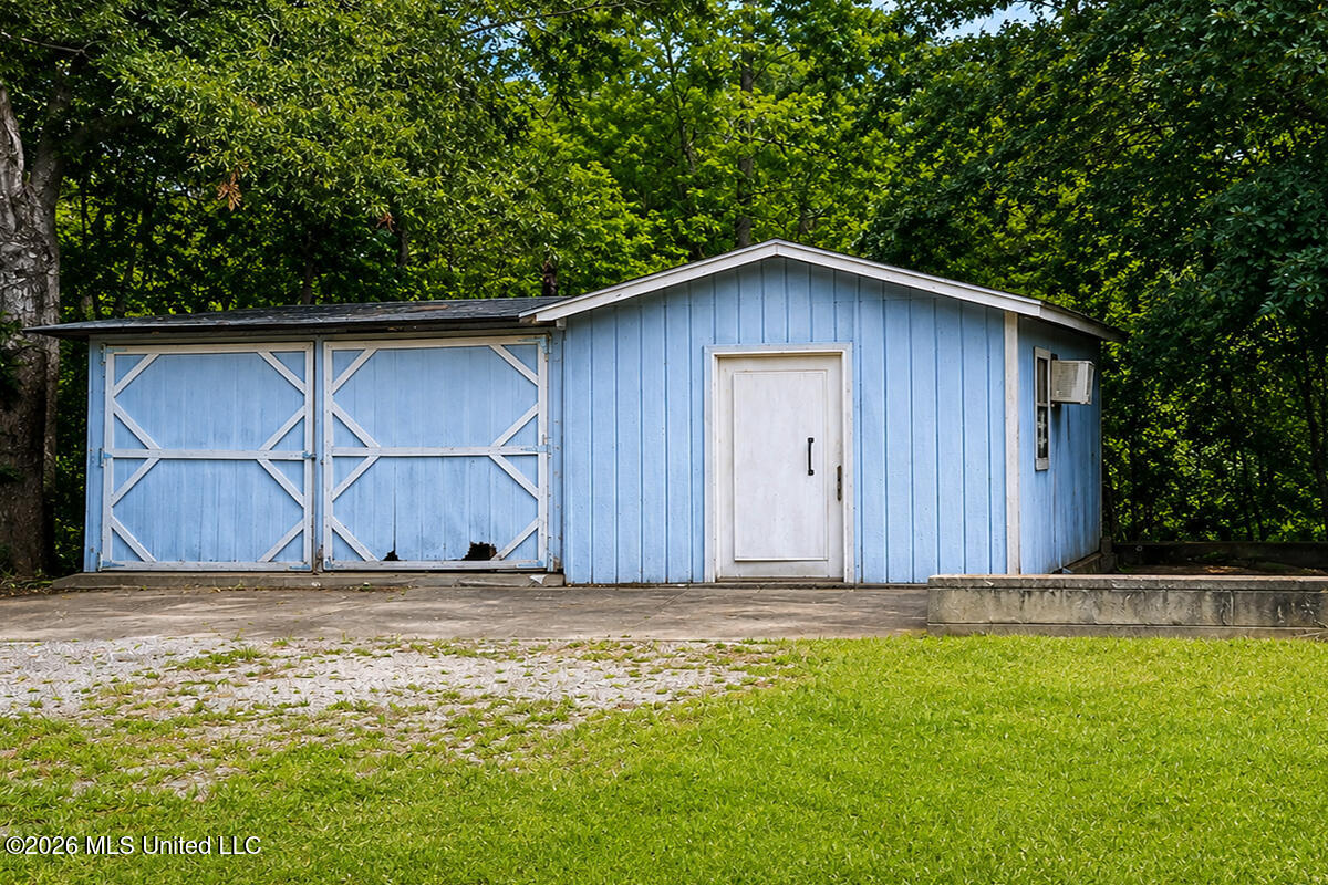 709 Hillcrest Loop Property Photo 31