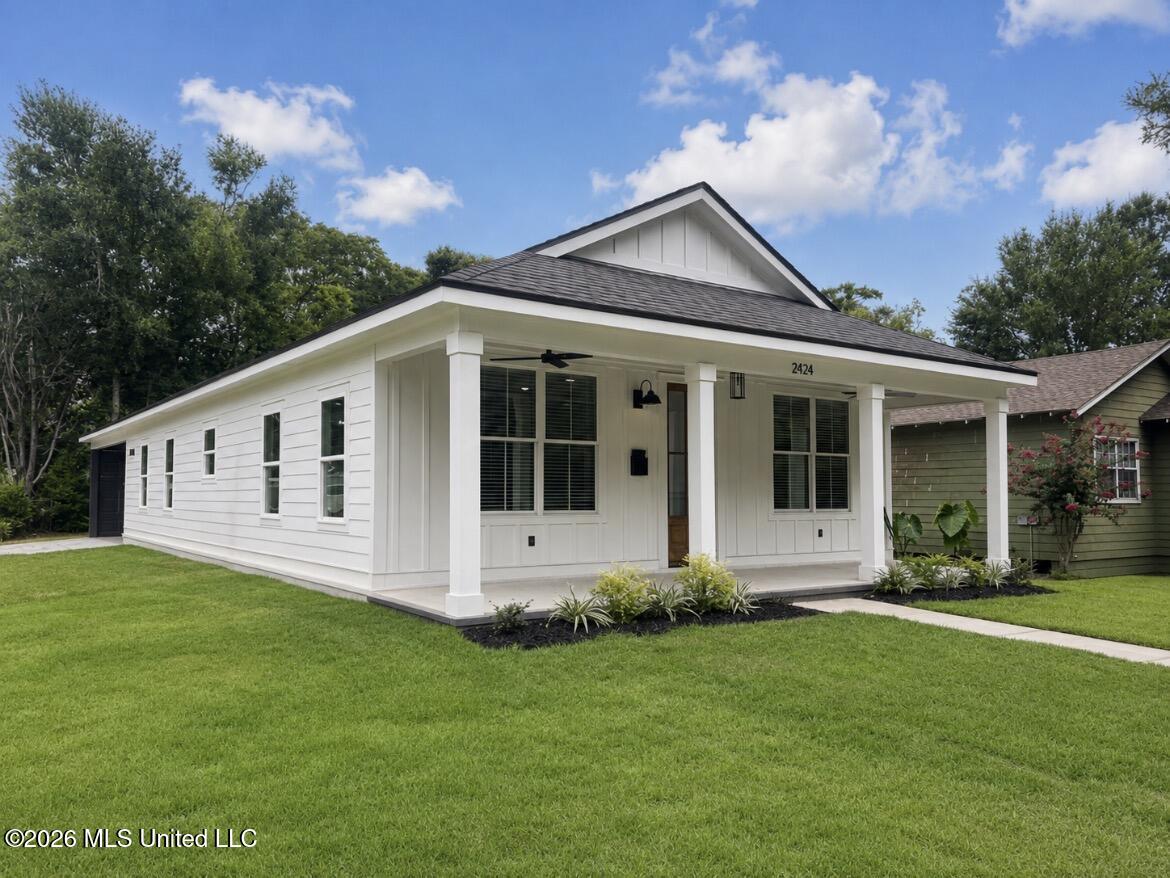2424 Pine Avenue Property Photo 1