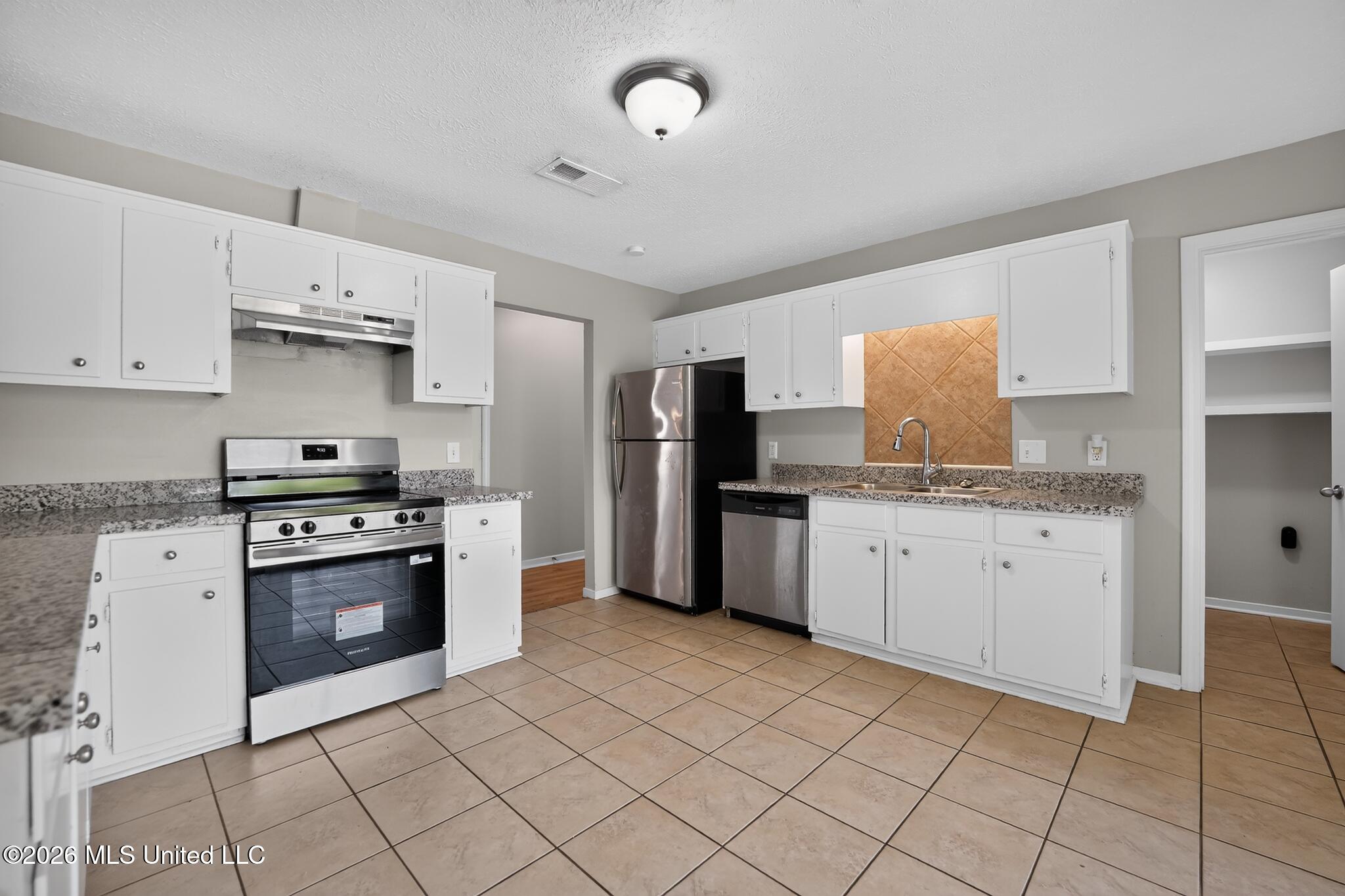 161 Stonegate Drive Property Photo 6