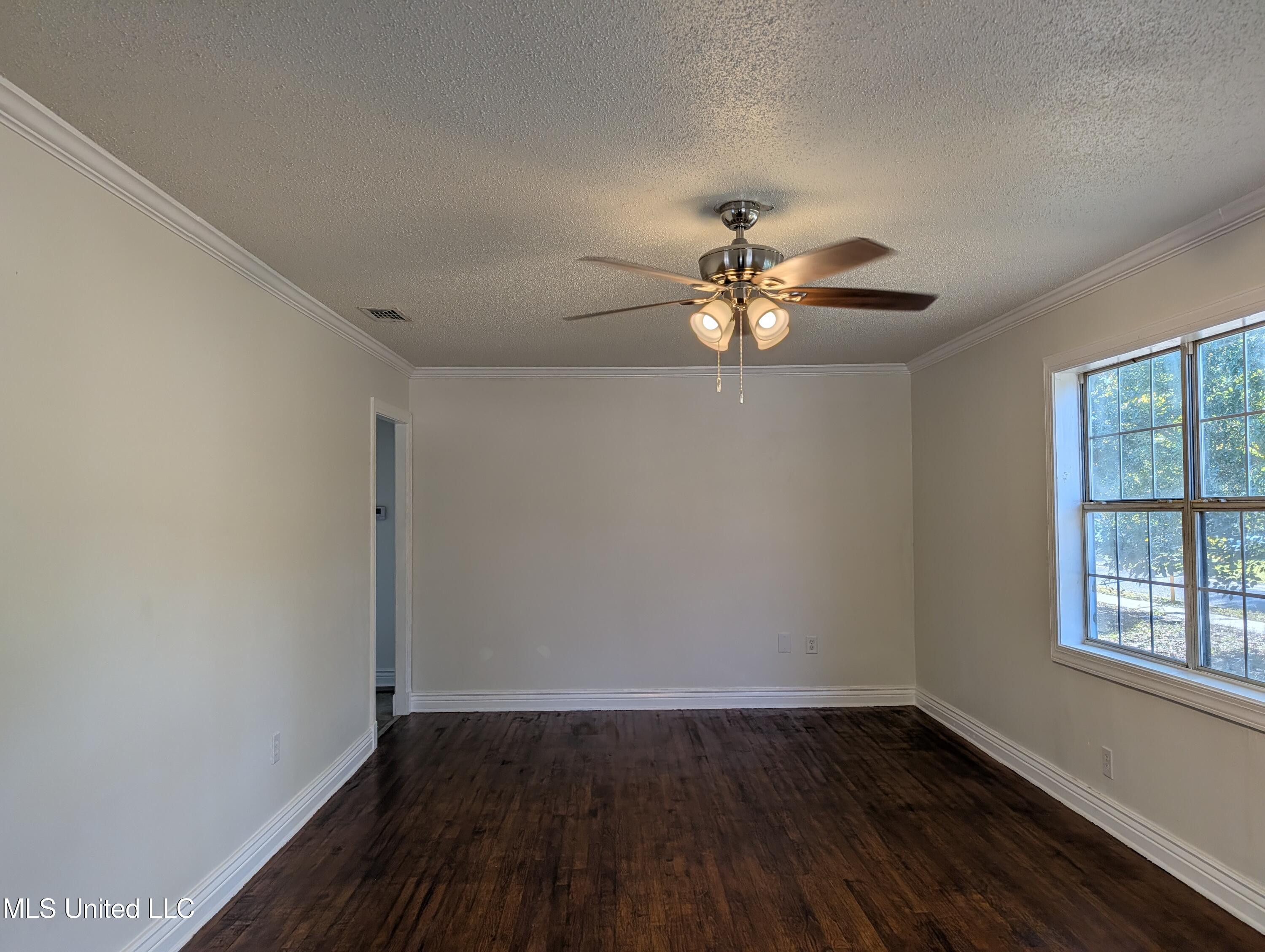 2302 Wilson Avenue Property Photo 4