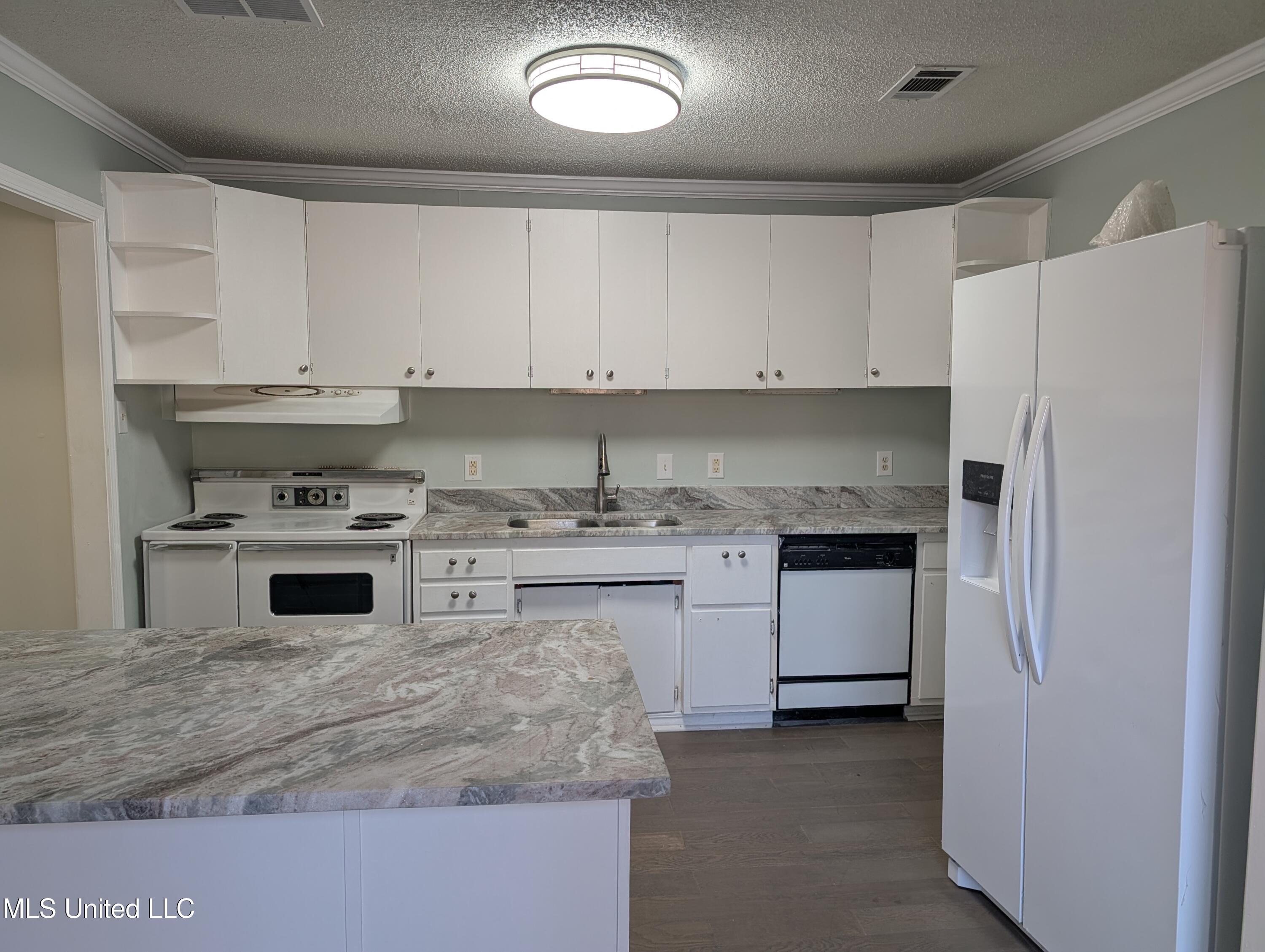 2302 Wilson Avenue Property Photo 5