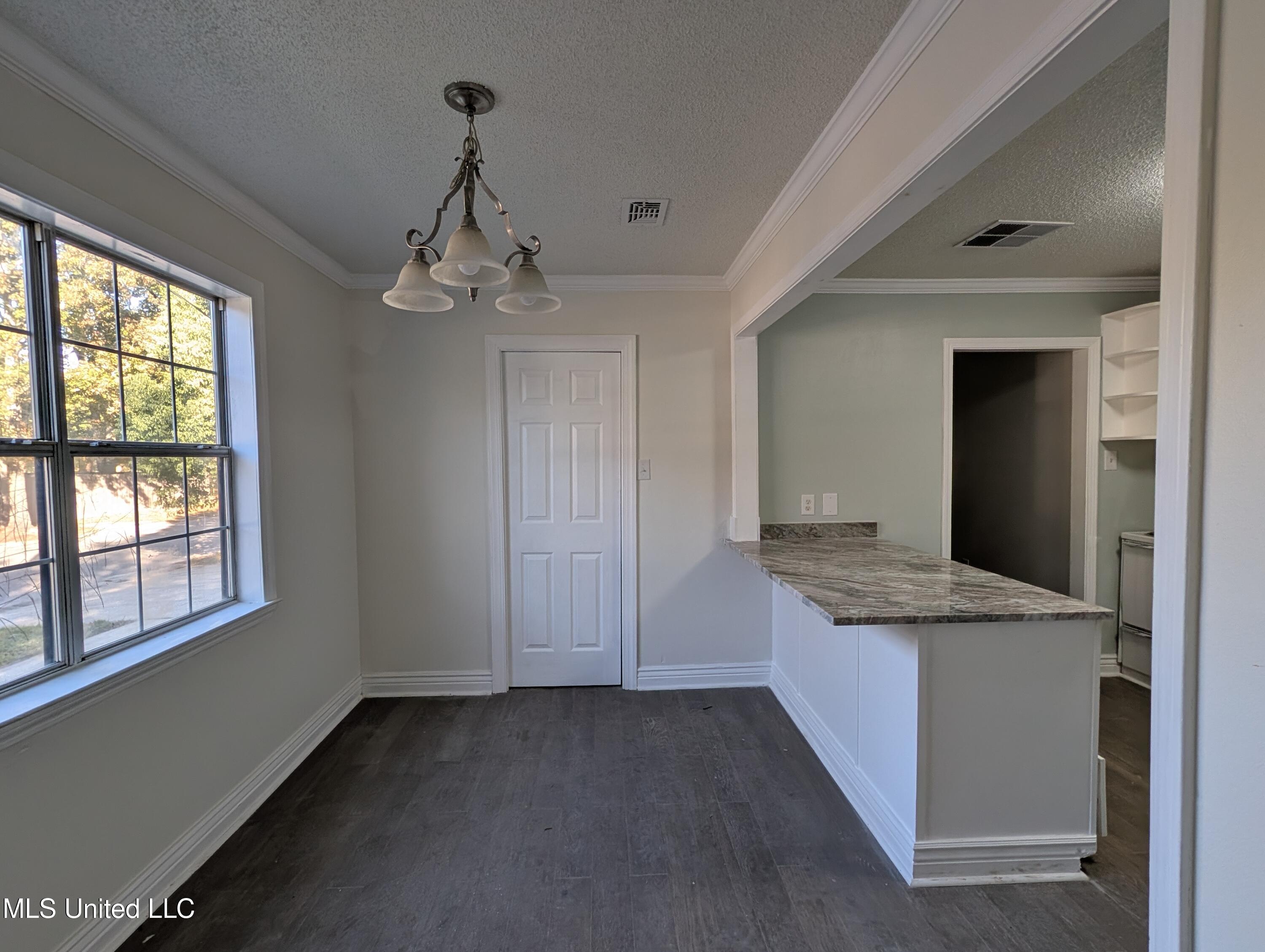 2302 Wilson Avenue Property Photo 7