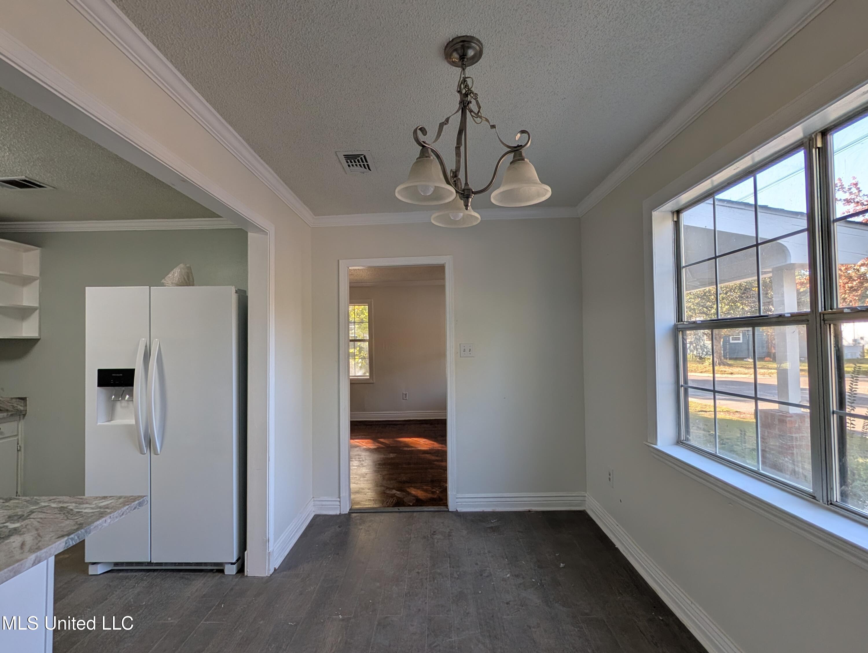 2302 Wilson Avenue Property Photo 8