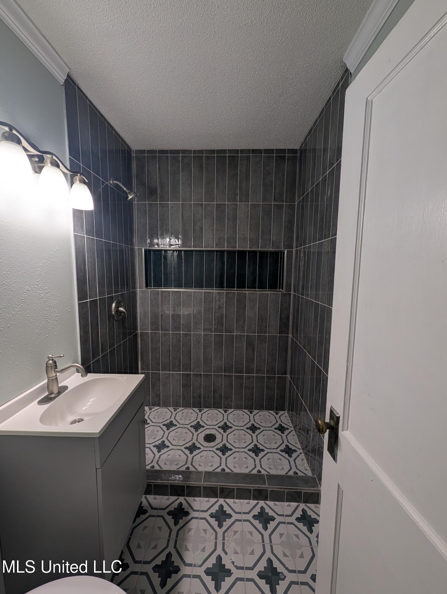 2302 Wilson Avenue Property Photo 11