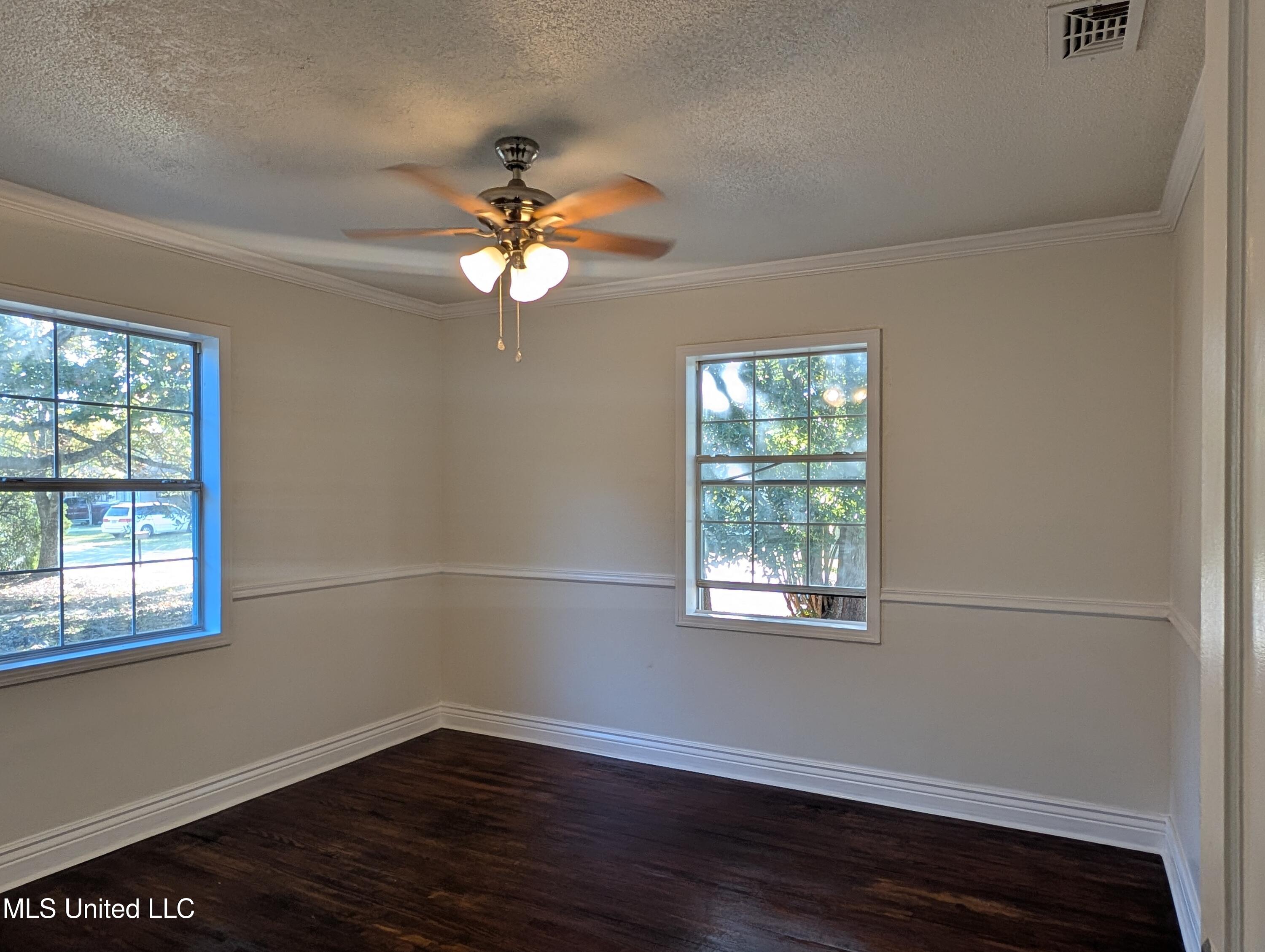 2302 Wilson Avenue Property Photo 12