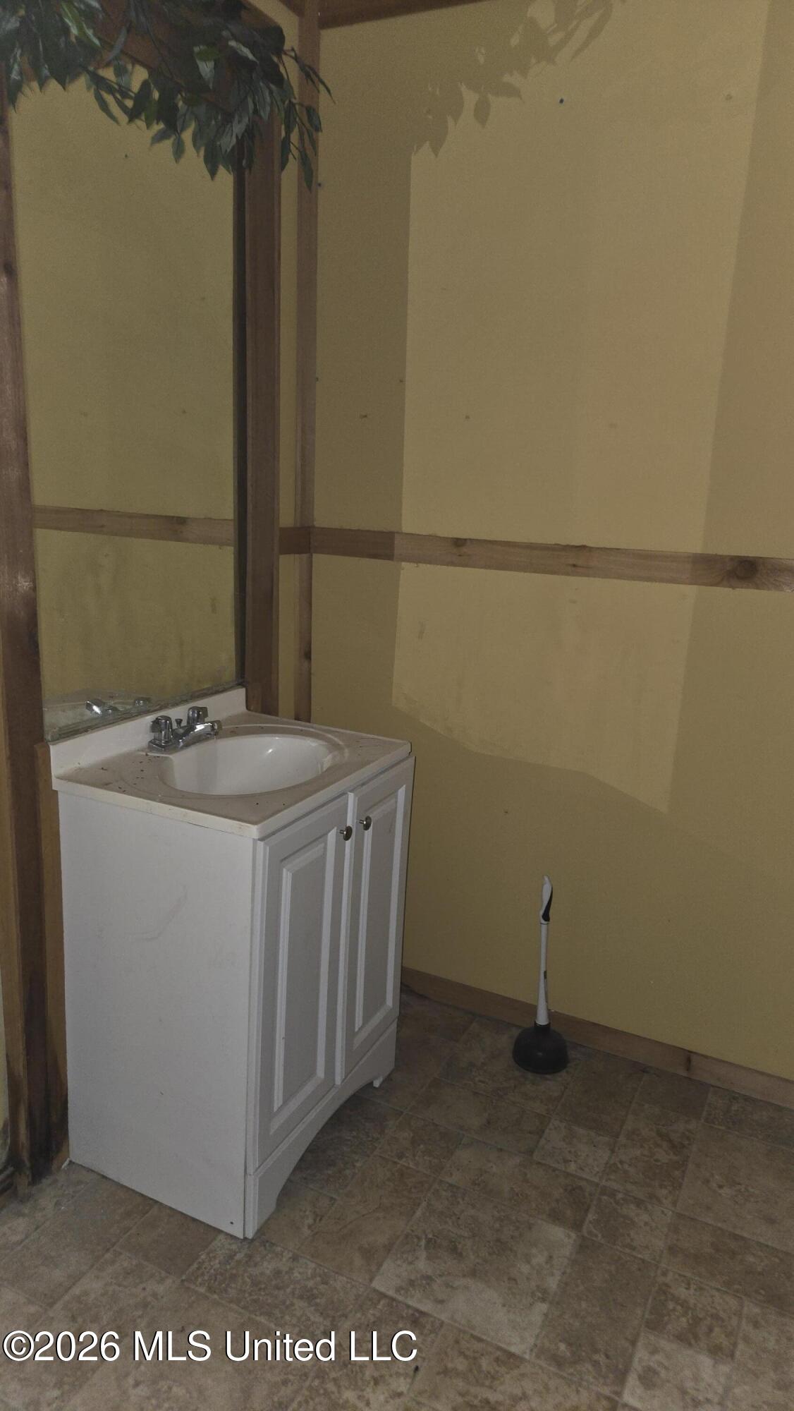 4352 Williams Road Property Photo 11