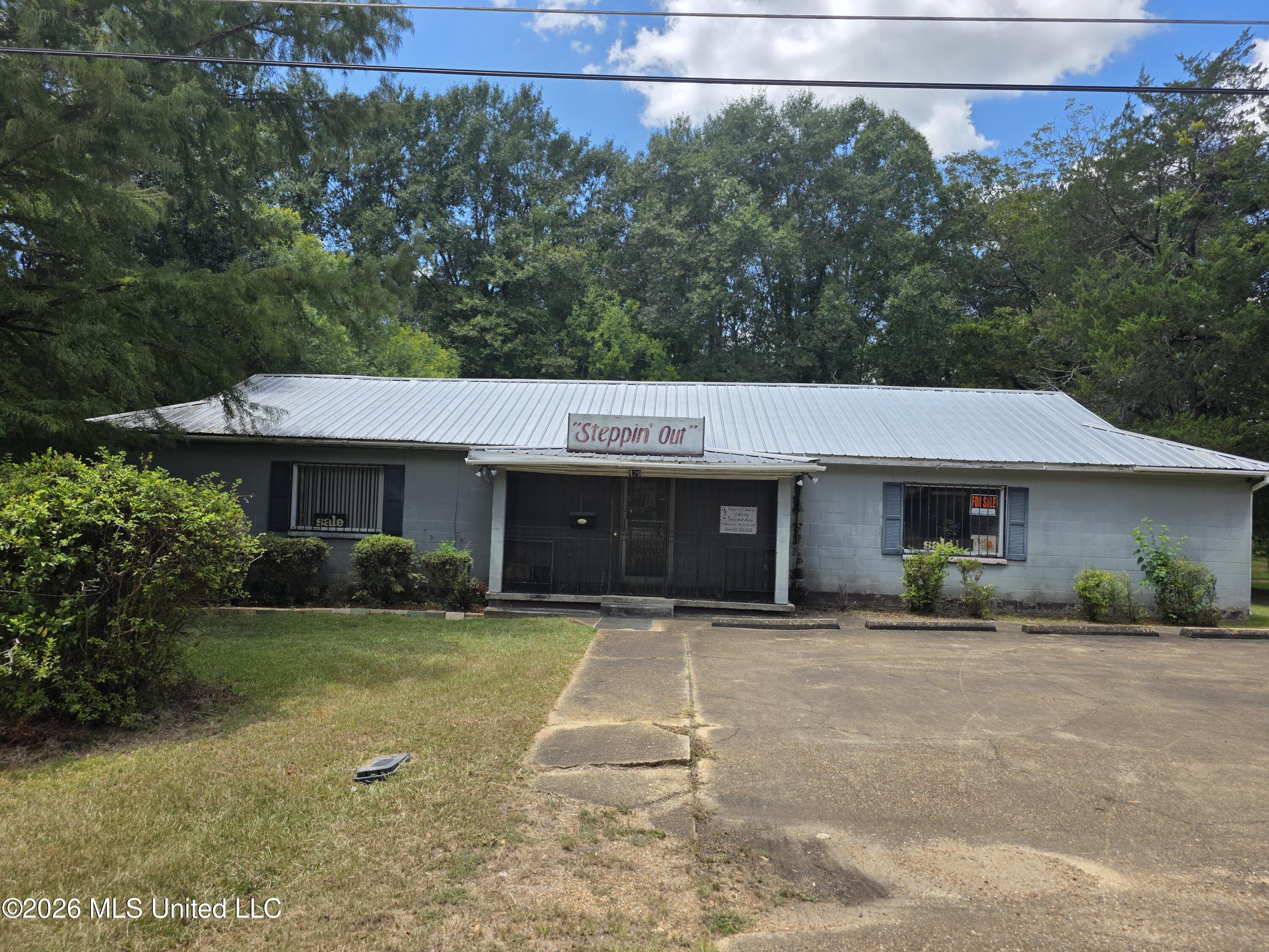 429 Dyson Drive Property Photo 1