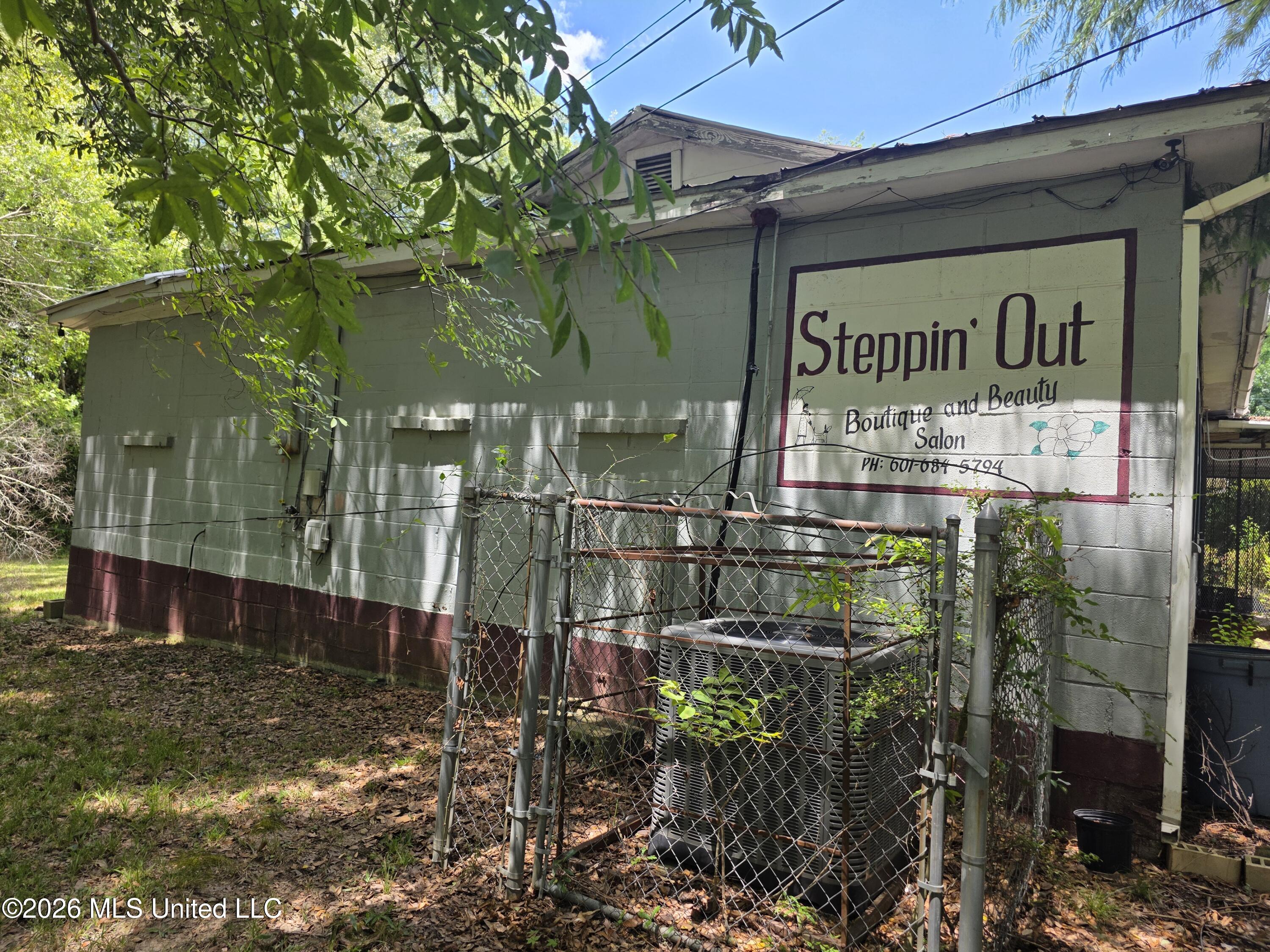 429 Dyson Drive Property Photo 2