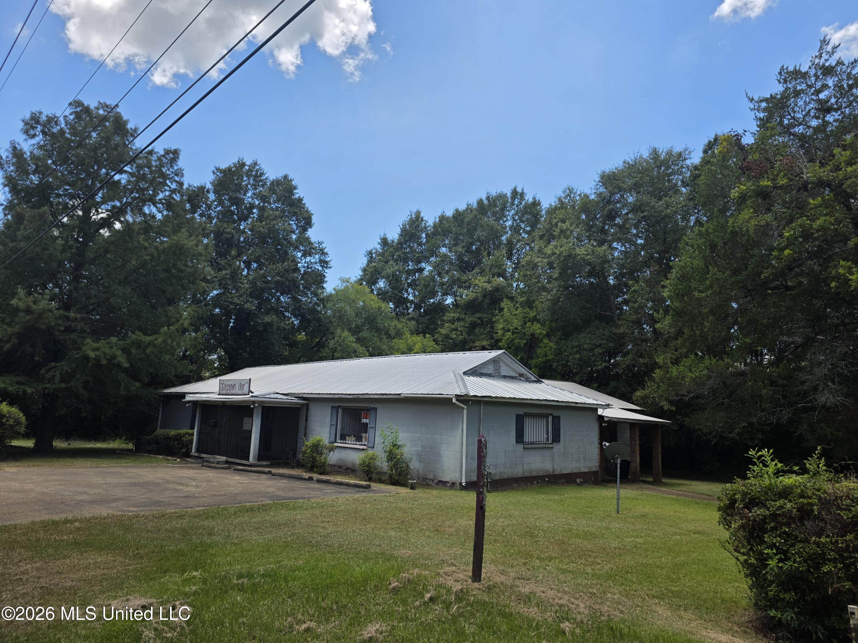 429 Dyson Drive Property Photo 3